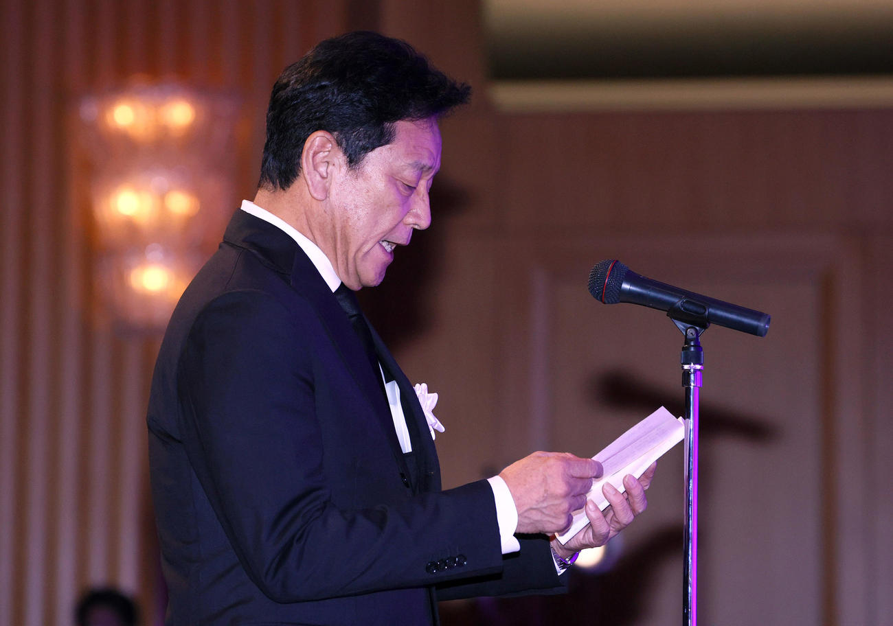 「怪童　中西太さん　お別れの会」でお別れの言葉を送る栗山氏（撮影・上山淳一）