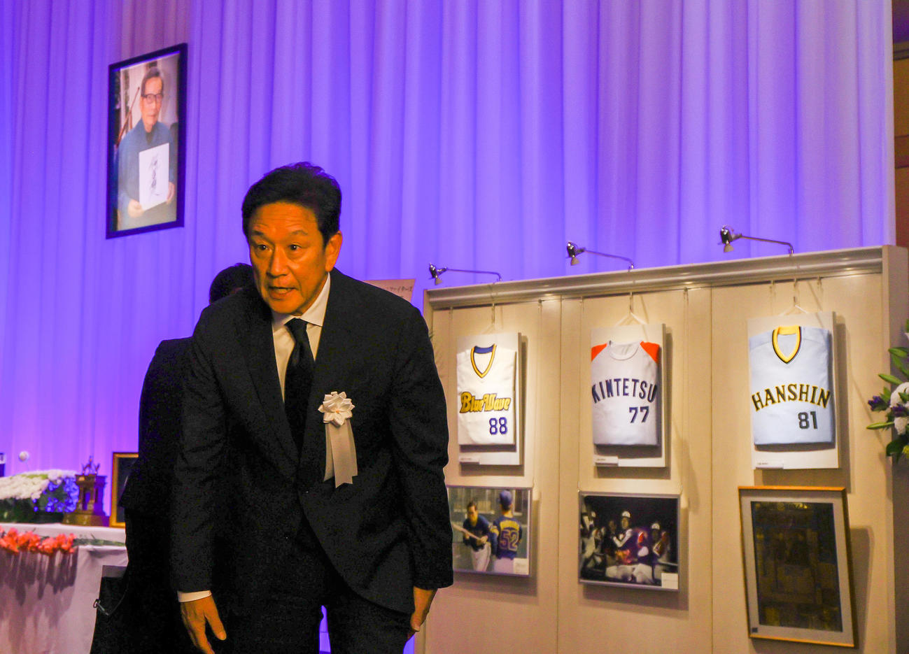 「怪童　中西太さん　お別れの会」に出席した栗山氏（撮影・上山淳一）