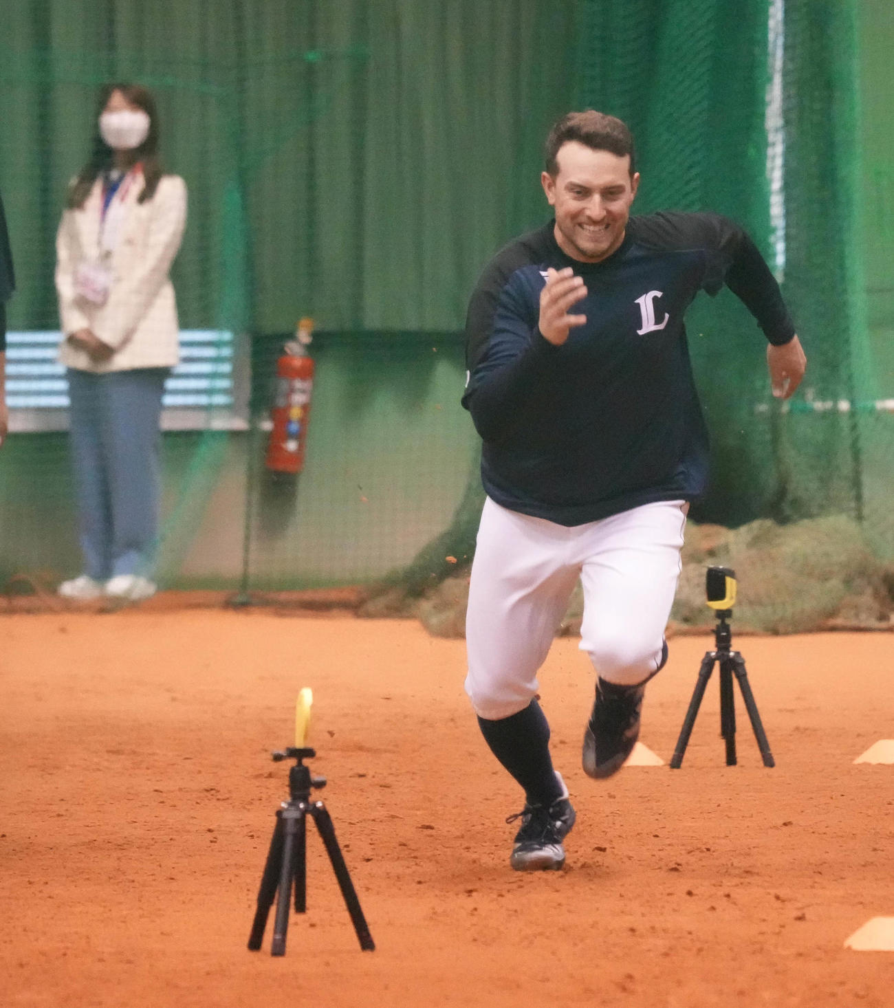 2月13日、室内練習場で短距離ダッシュを繰り返す西武ペイトン