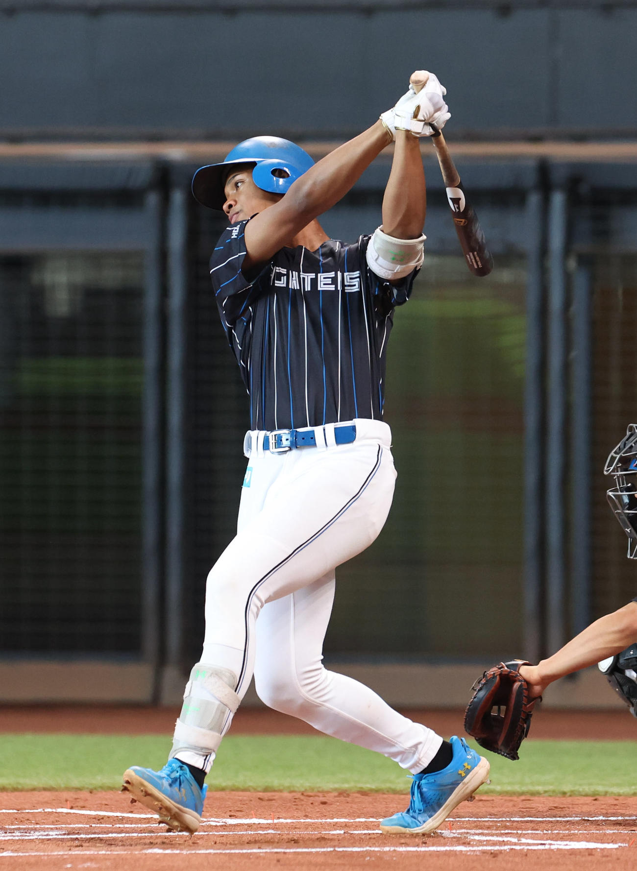 ケースバッティングで打席に立つ日本ハム万波（撮影・佐藤翔太）