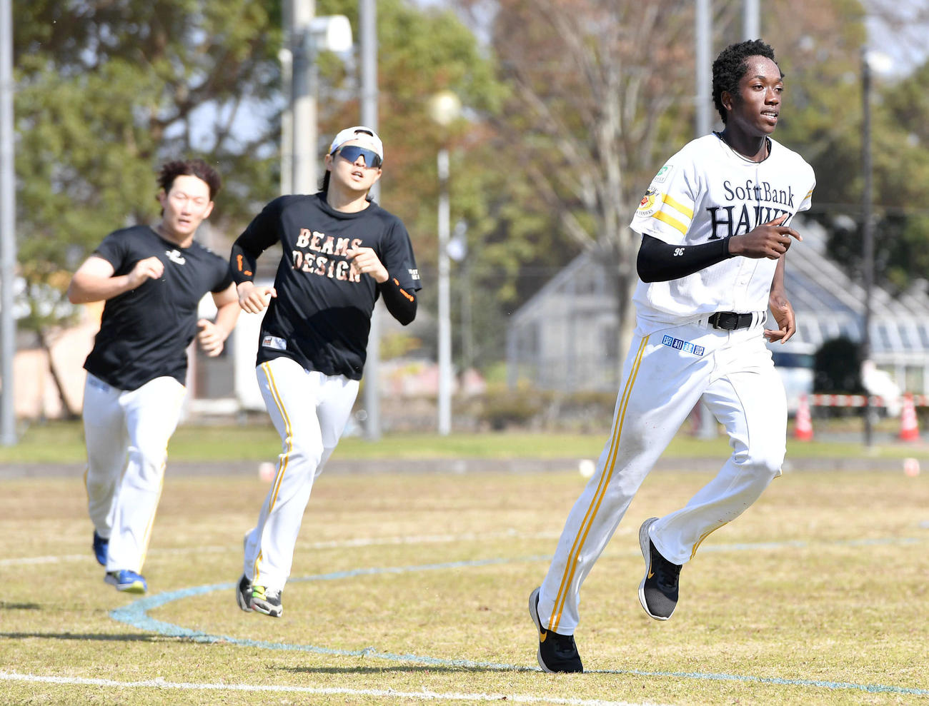 400メートル走を行う、右からイヒネ、川瀬、正木（撮影・岩下翔太）