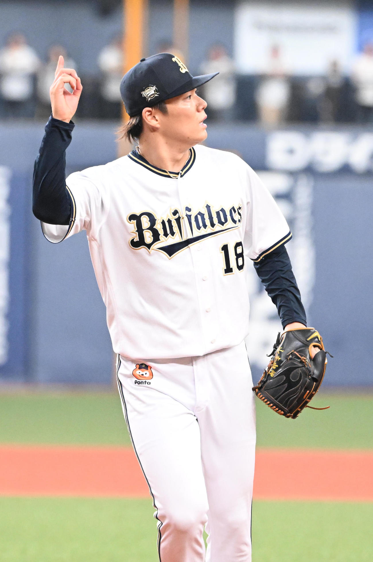 オリックス対阪神　5回表阪神2死、大山を一邪飛に打ち取りポーズを取る山本（撮影・和賀正仁）