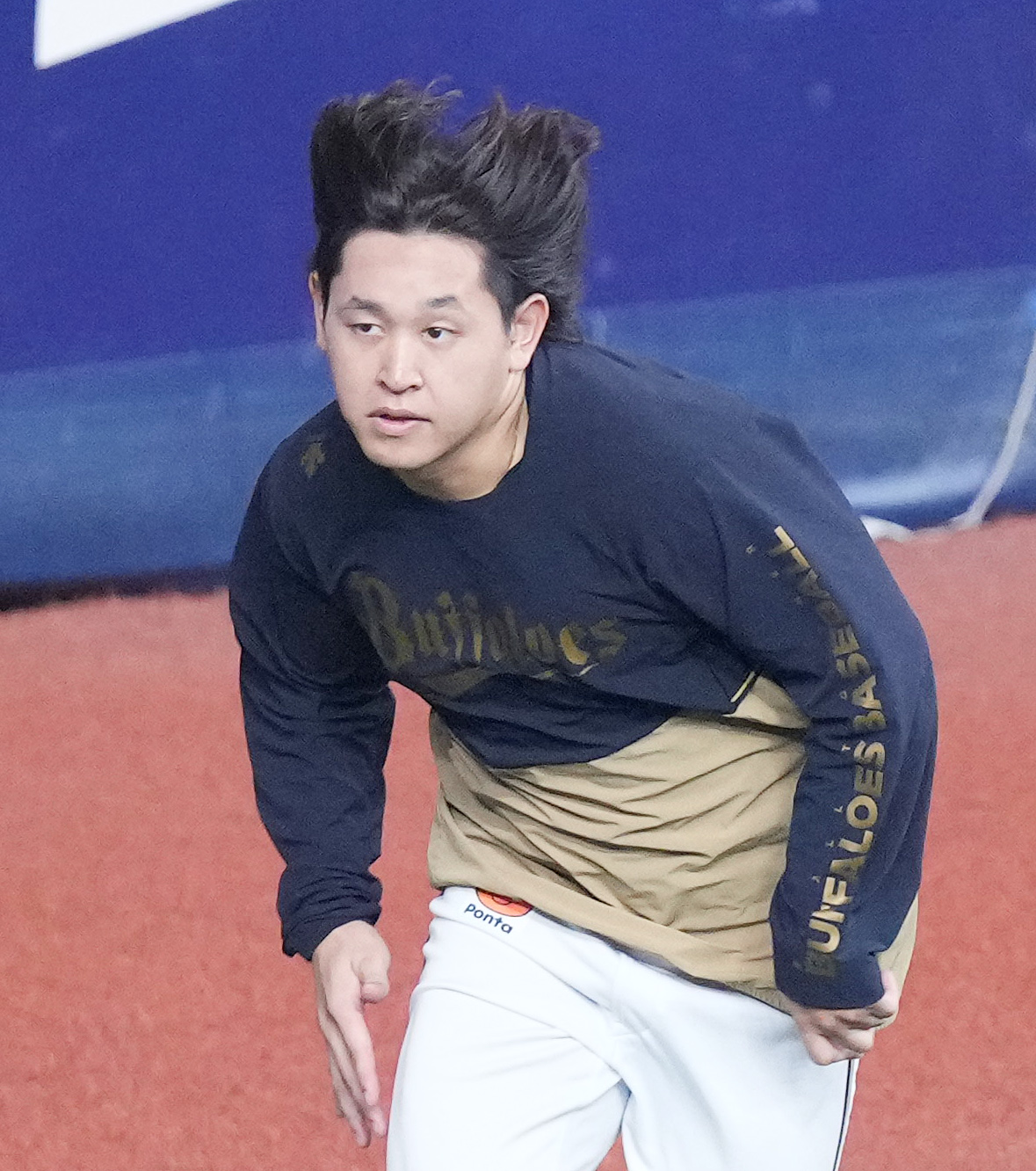 試合前、ダッシュを繰り返すオリックス宮城（撮影・菅敏）