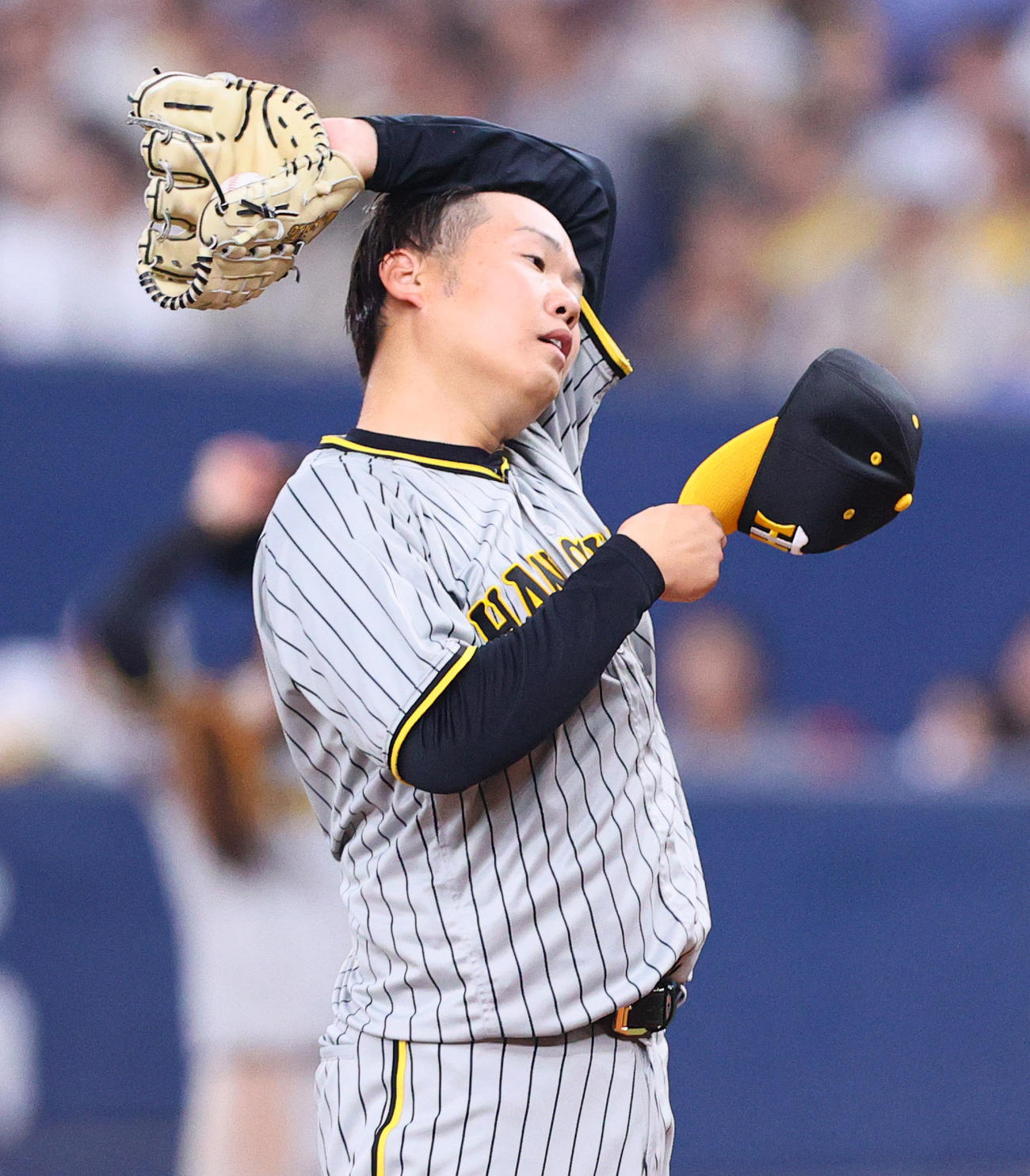 オリックス対阪神　8回裏オリックス無死、西勇は頓宮に左越えソロ本塁打を被弾する（撮影・上山淳一）