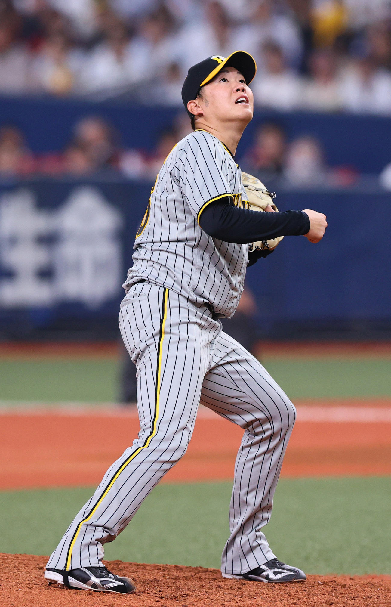 オリックス対阪神　8回裏オリックス無死、西勇は頓宮に左越えソロ本塁打を被弾する（撮影・上山淳一）