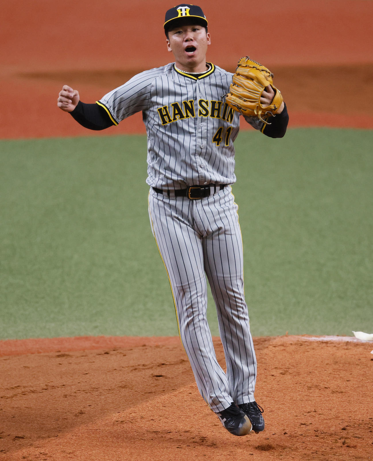 オリックス対阪神　3回裏オリックス2死頓宮を三振に仕留めほえる阪神村上（撮影・藤尾明華）