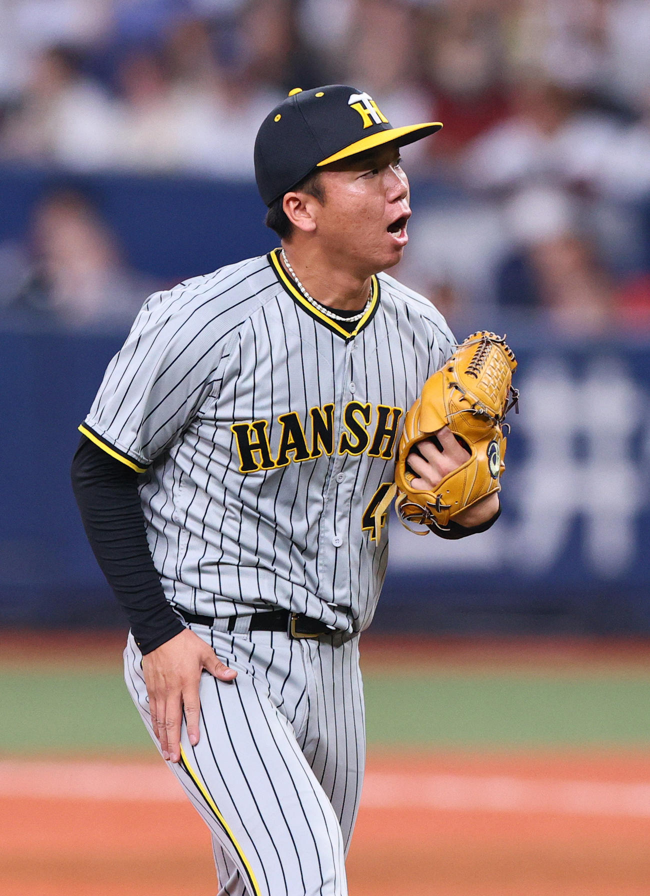オリックス対阪神　3回裏オリックス2死、村上は頓宮から空振り三振を奪い喜ぶ（撮影・上山淳一）