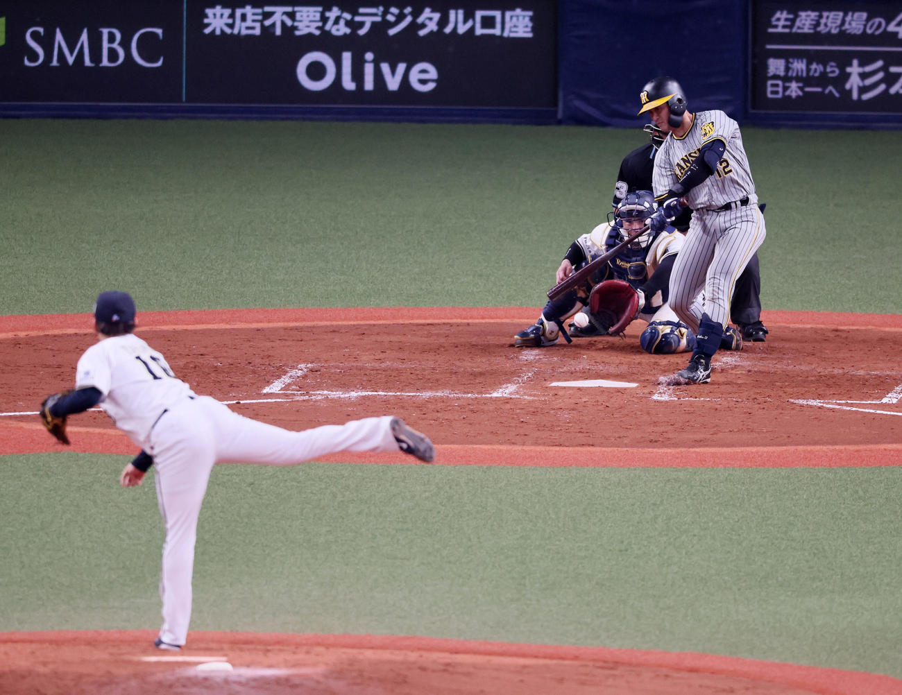 オリックス対阪神　4回表阪神1死一、三塁、坂本は三振に倒れる。投手は山本（撮影・加藤哉）