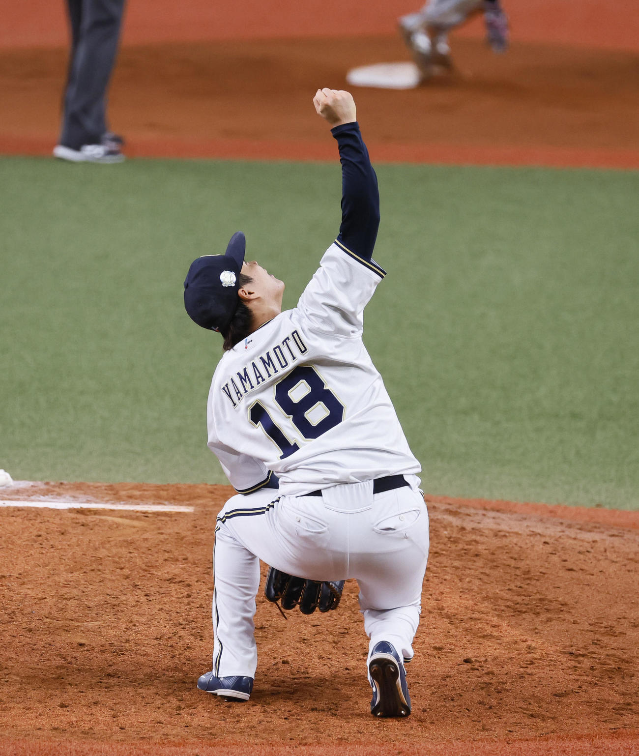 オリックス対阪神　阪神に勝利し、ガッツポーズをするオリックス山本（撮影・藤尾明華）
