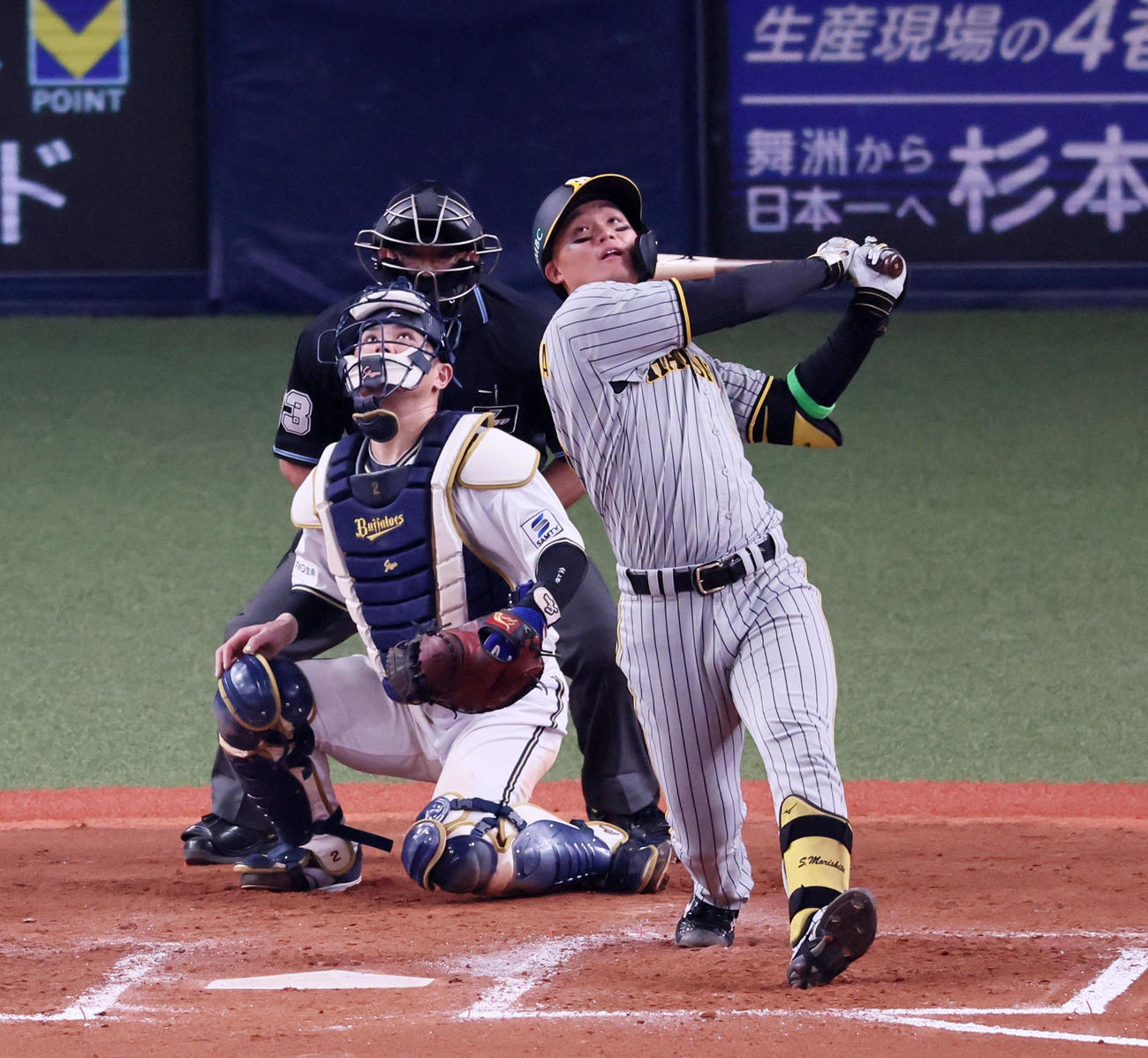オリックス対阪神　7回表阪神2死一、二塁、森下は二飛を打ち上げる（撮影・加藤哉）