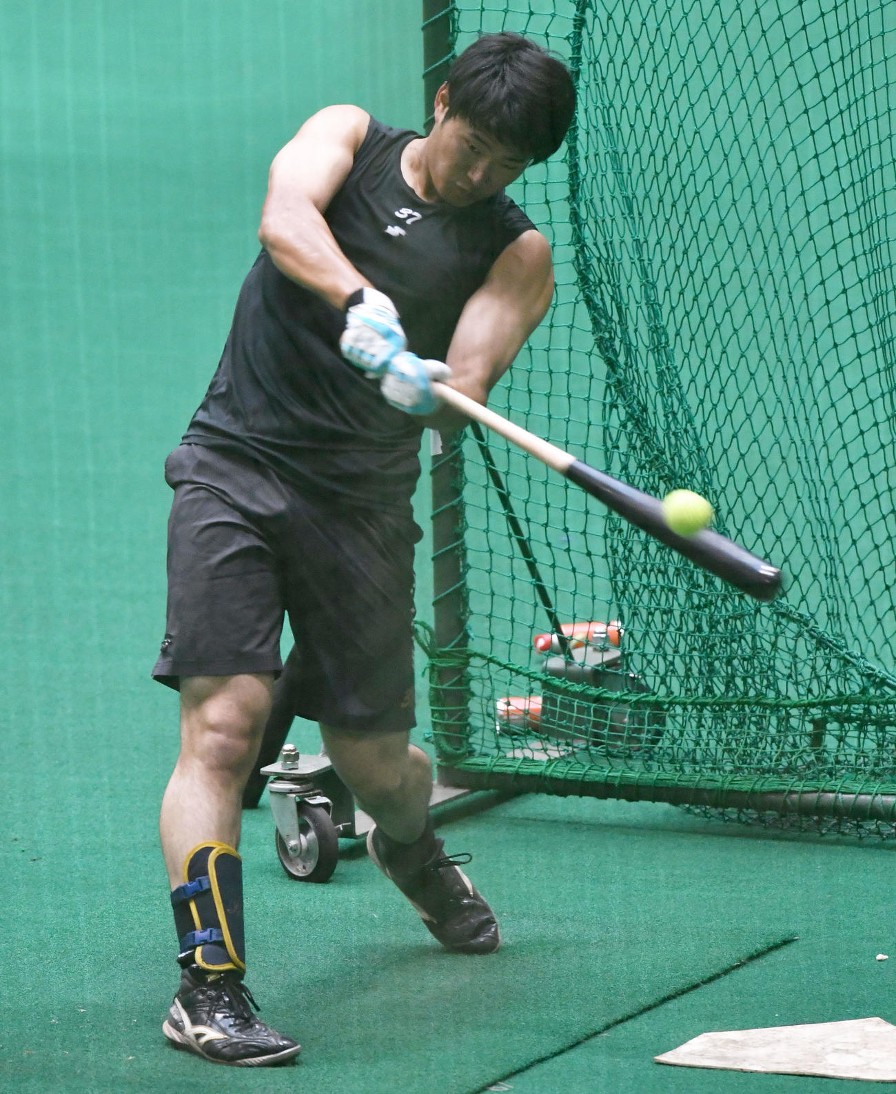 休日返上で打撃練習を行う生海（撮影・岩下翔太）