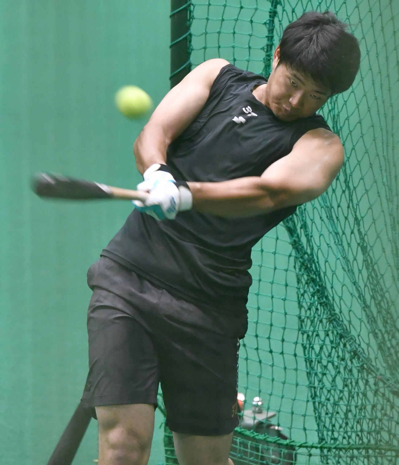 休日返上で打撃練習を行う生海（撮影・岩下翔太）