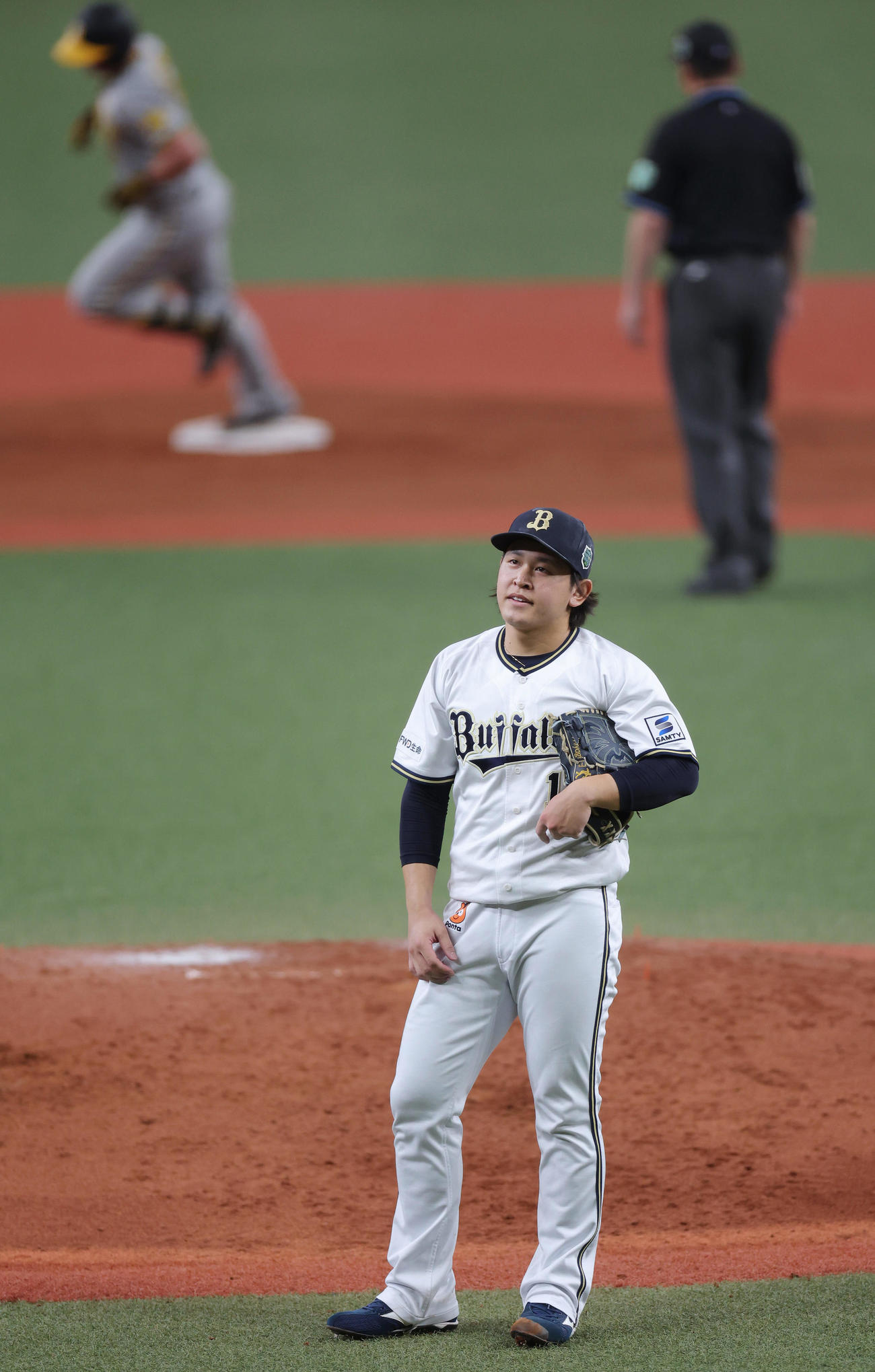 オリックス対阪神　4回表阪神1死一、二塁、ノイジーに先制の3点本塁打を浴びた宮城（撮影・前田充）