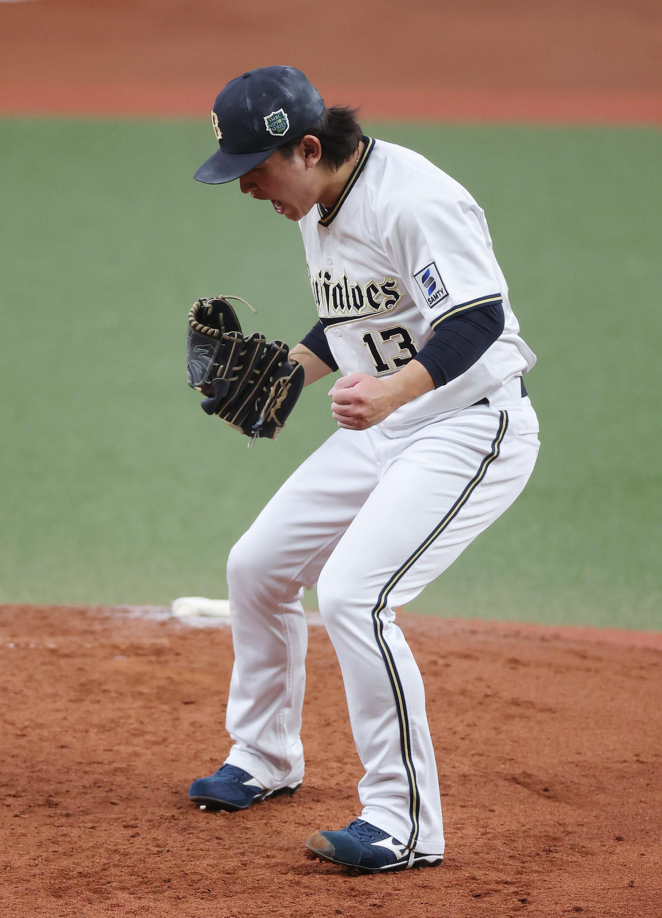 オリックス対阪神　3回表阪神2死、近本を空振り三振に仕留め、雄たけびを上げる宮城（撮影・前田充）