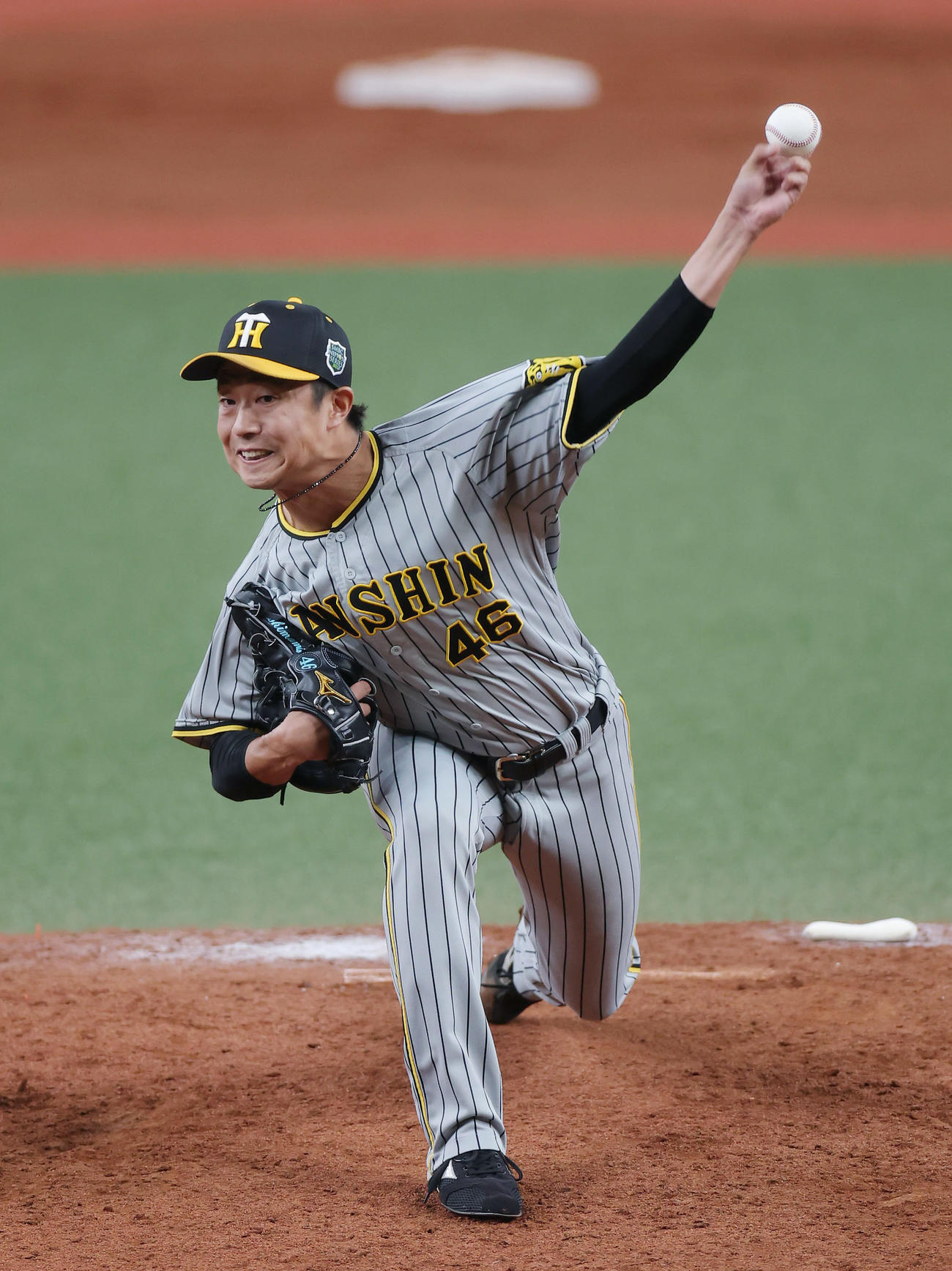 オリックス対阪神　5回裏オリックス2死一、二塁、2番手で登板する島本（撮影・前田充）