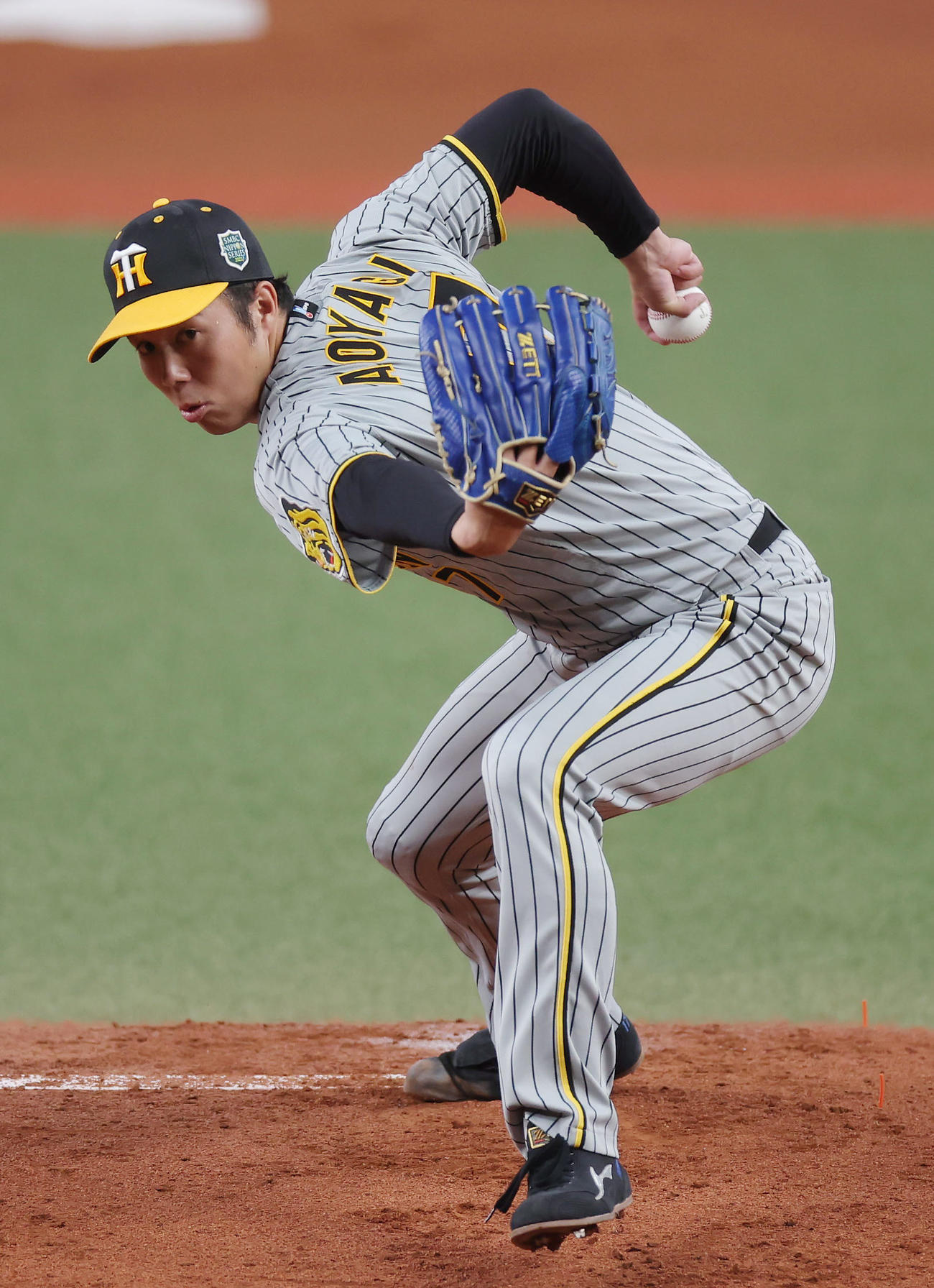 オリックス対阪神　力投する阪神先発の青柳（撮影・前田充）