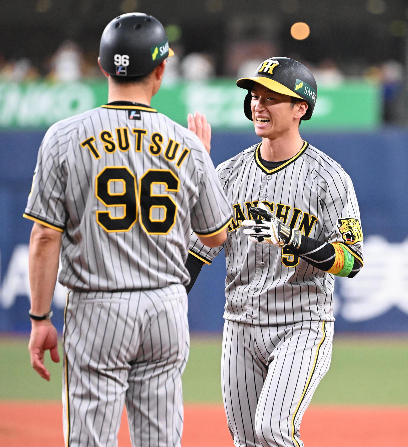 オリックス対阪神　5回表阪神1死一塁、中前打を放った近本（撮影・和賀正仁）