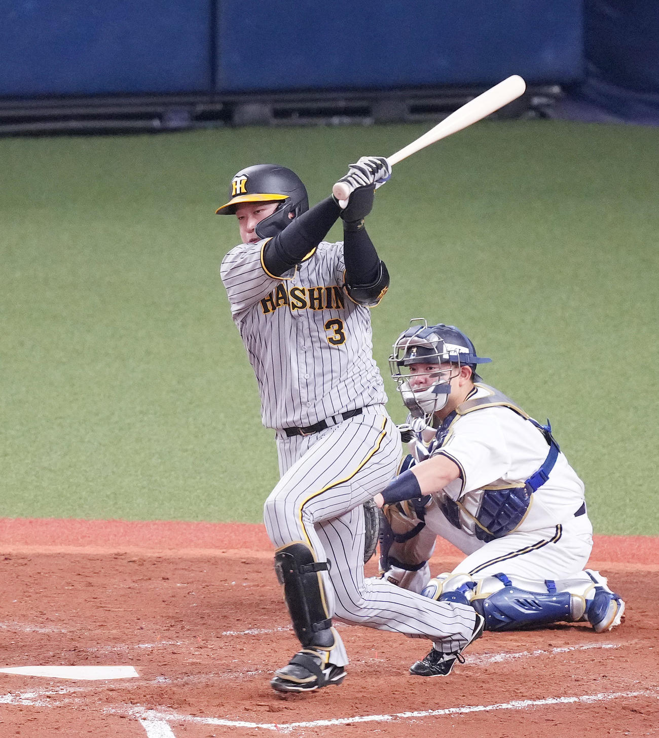 オリックス対阪神　5回表阪神2死二、三塁、遊内野安打を放つ大山（撮影・菅敏）