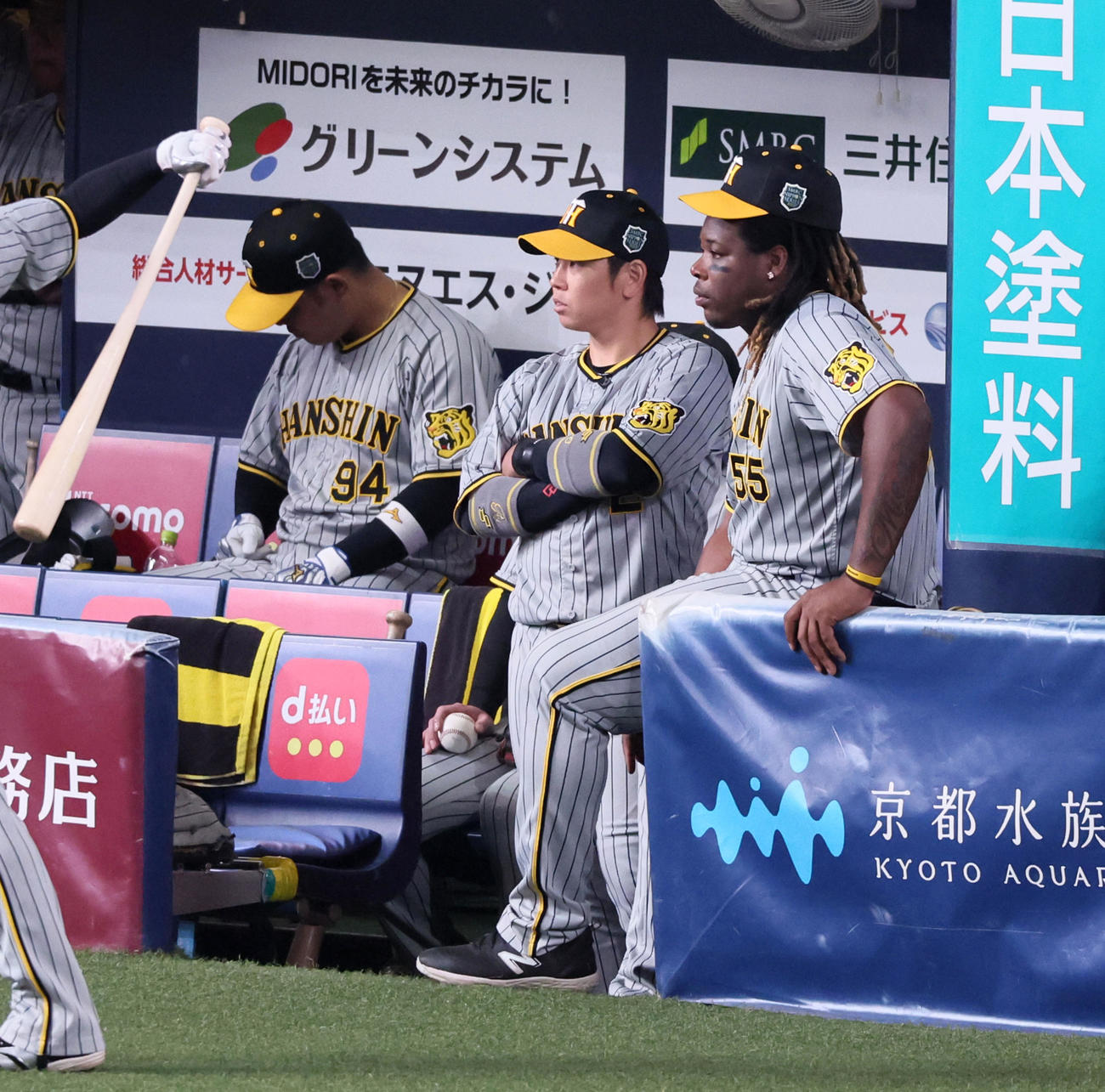 オリックス対阪神　ベンンチ入りの梅野（撮影・加藤哉）