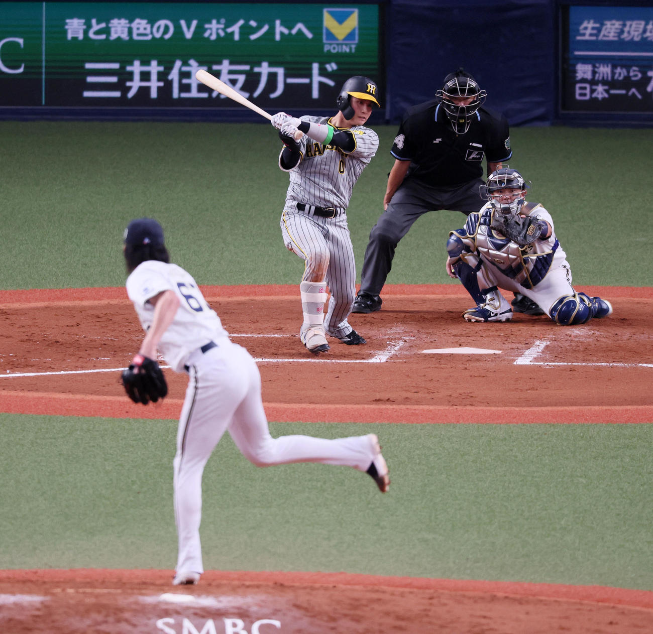 オリックス対阪神　8回表阪神2死、木浪は左前打を放つ。投手は山崎颯（撮影・加藤哉）
