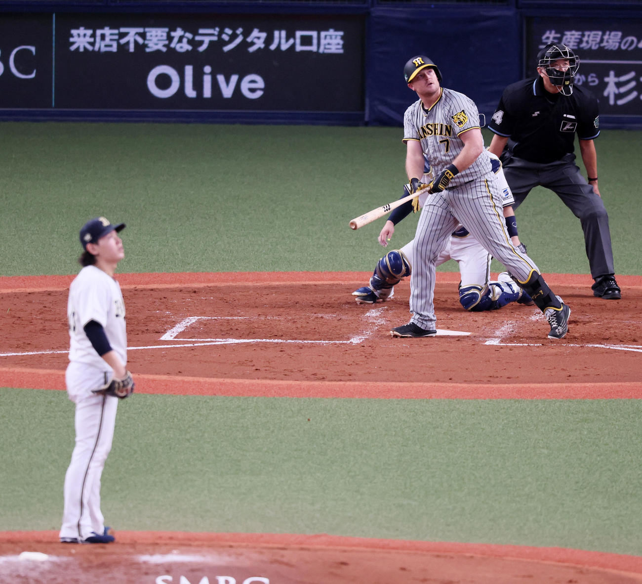 オリックス対阪神　4回表阪神1死一、二塁、ノイジーは左越え3点本塁打を放つ。投手は宮城（撮影・加藤哉）