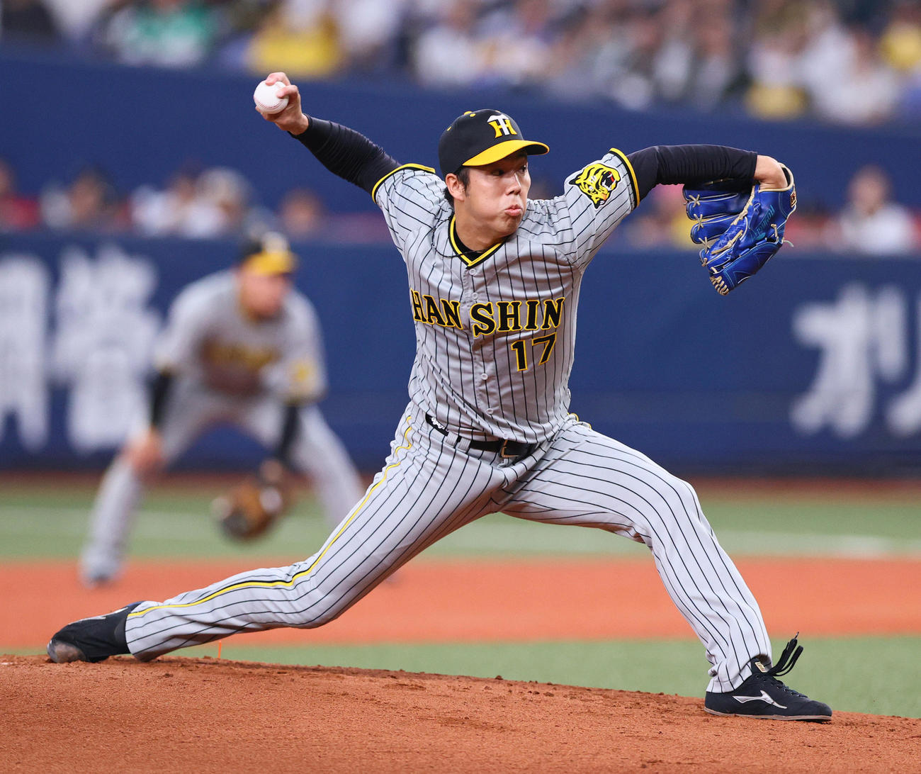 オリックス対阪神　力投する阪神先発の青柳（撮影・上山淳一）