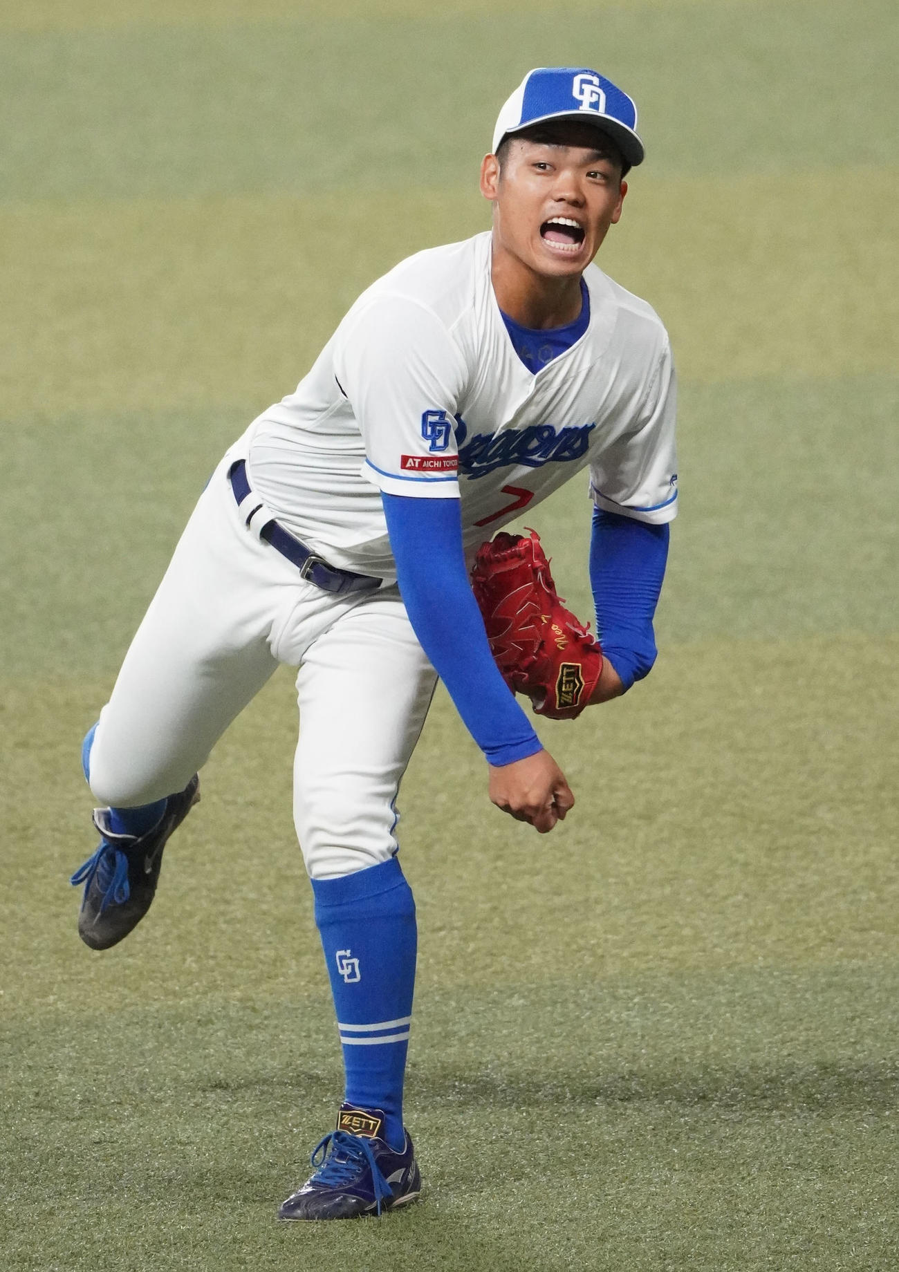 キャッチボールをする根尾（撮影・森本幸一）