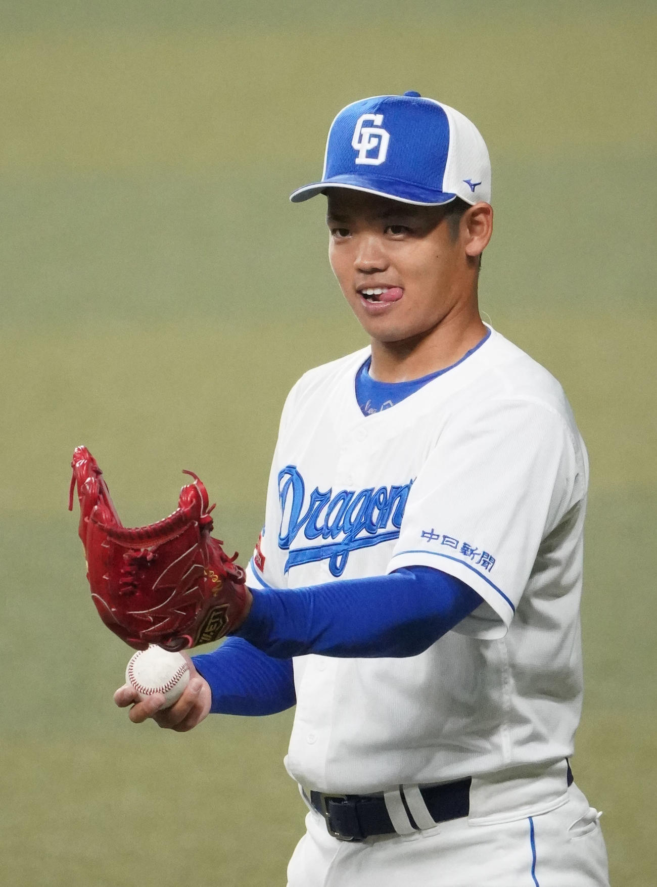 キャッチボールをする根尾（撮影・森本幸一）