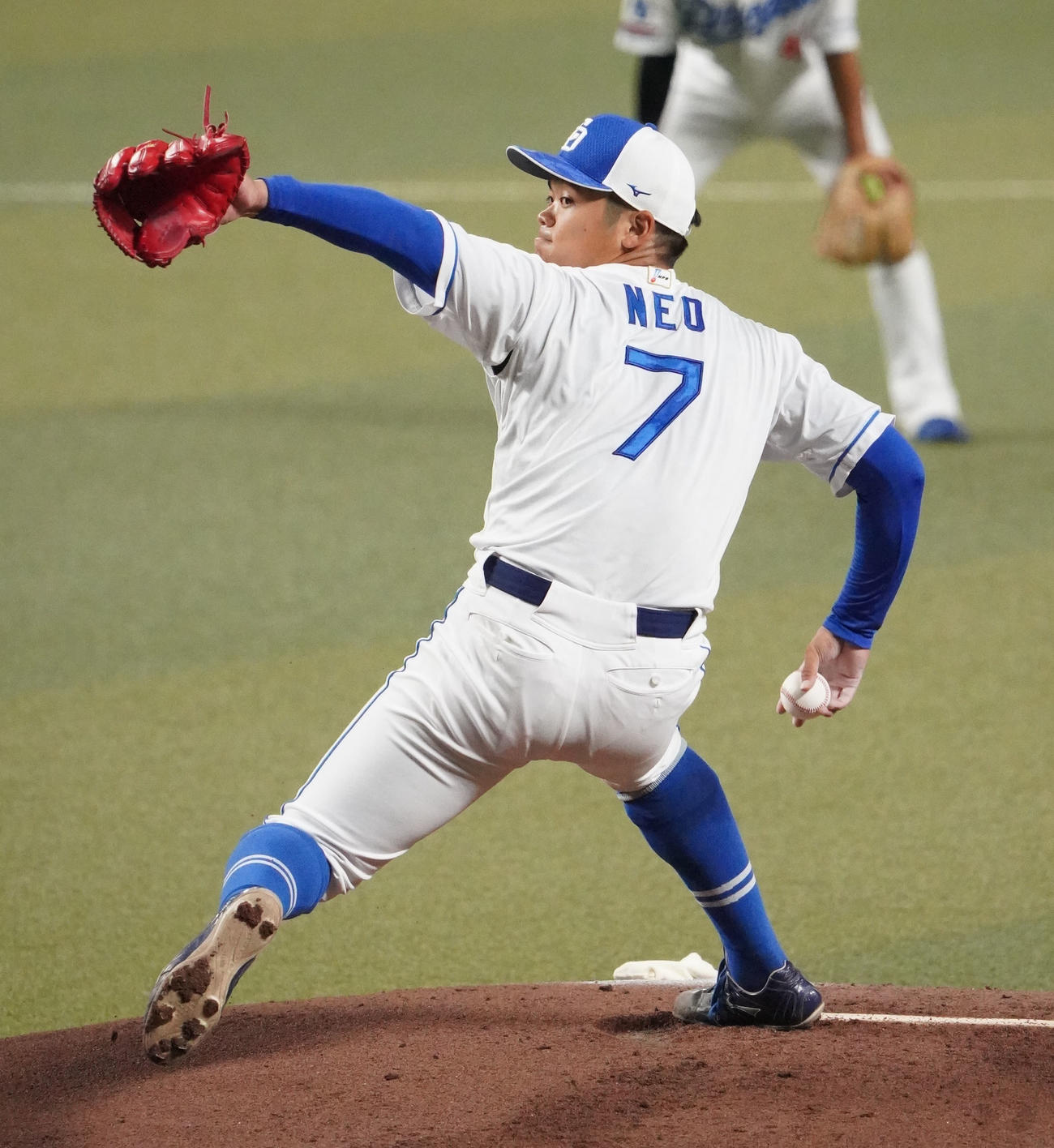 シート打撃練習に登板する根尾（撮影・森本幸一）