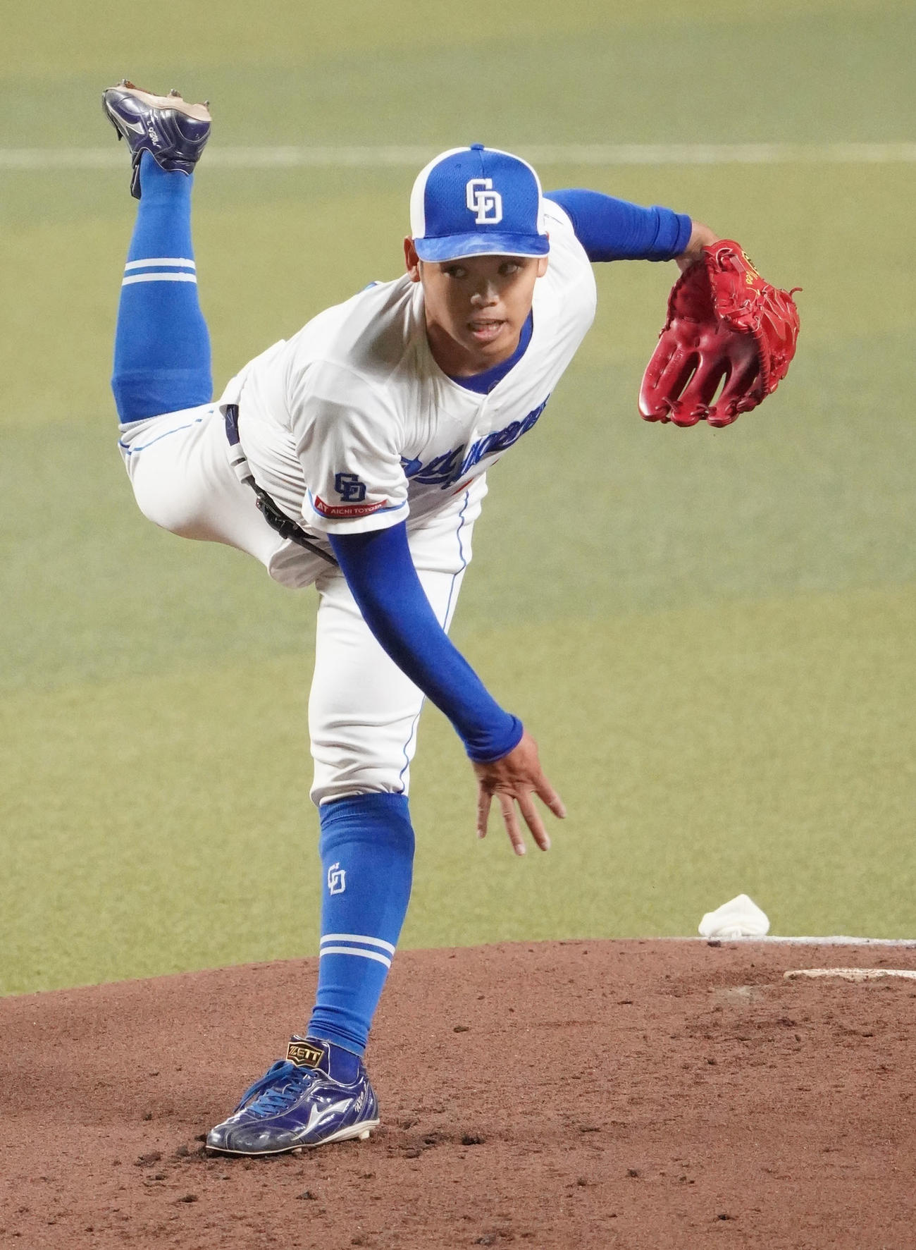 シート打撃練習に登板する根尾（撮影・森本幸一）