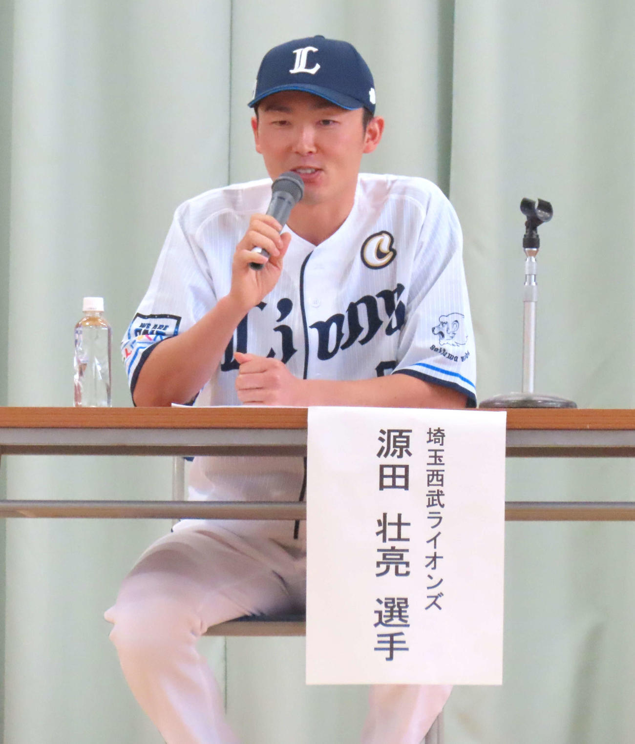 所沢小で講演を行った西武源田（撮影・黒須亮）