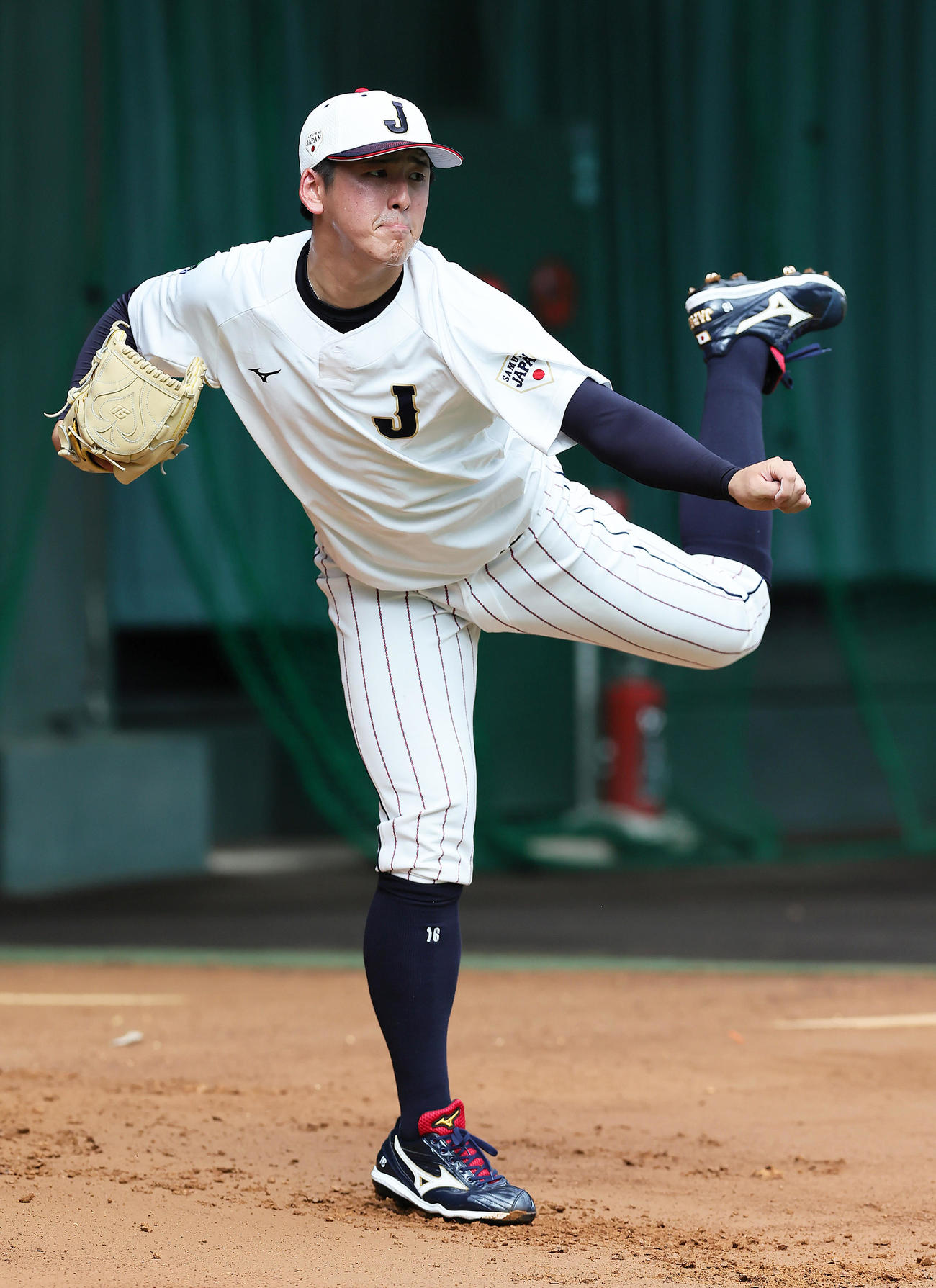 今キャンプ、一番乗りでブルペン入りをした西武隅田（撮影・足立雅史）