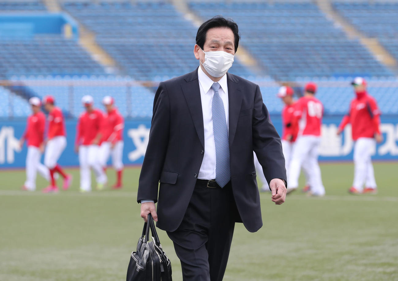 広島鈴木清明球団本部長（2021年4月撮影）