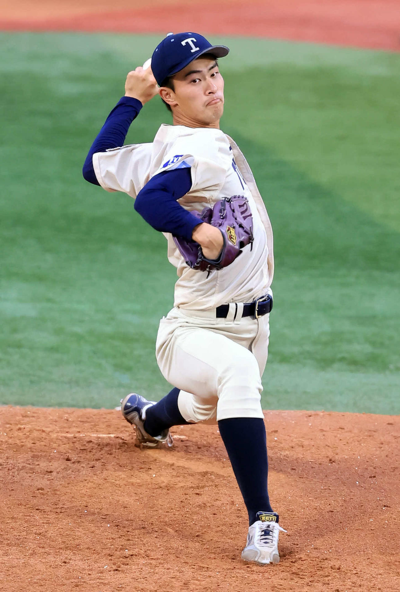 桐蔭横浜大対国際武道大　力投する桐蔭横浜大の古謝（撮影・浅見桂子）