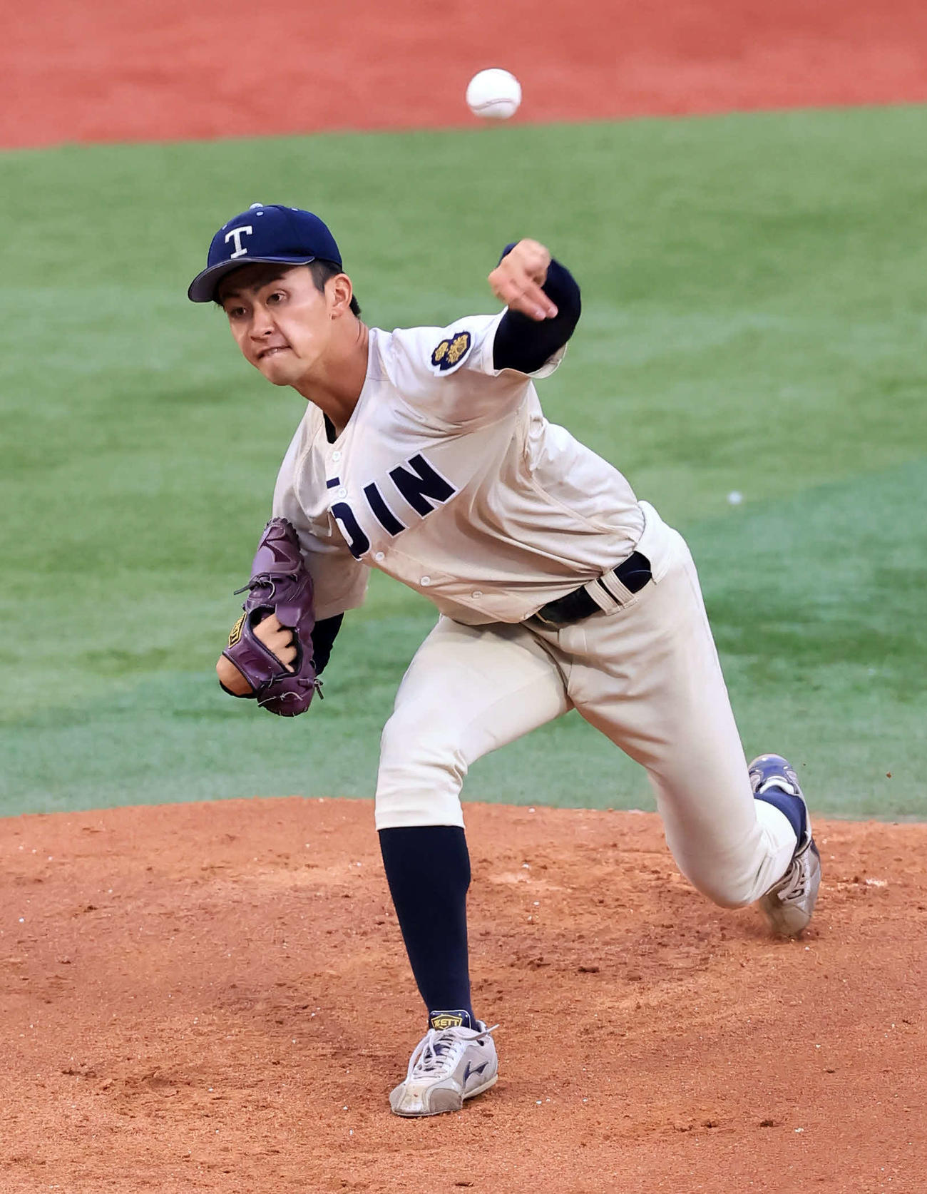 桐蔭横浜大対国際武道大　力投する桐蔭横浜大の古謝（撮影・浅見桂子）