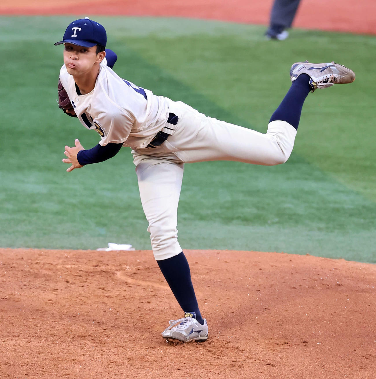 桐蔭横浜大対国際武道大　力投する桐蔭横浜大の古謝（撮影・浅見桂子）