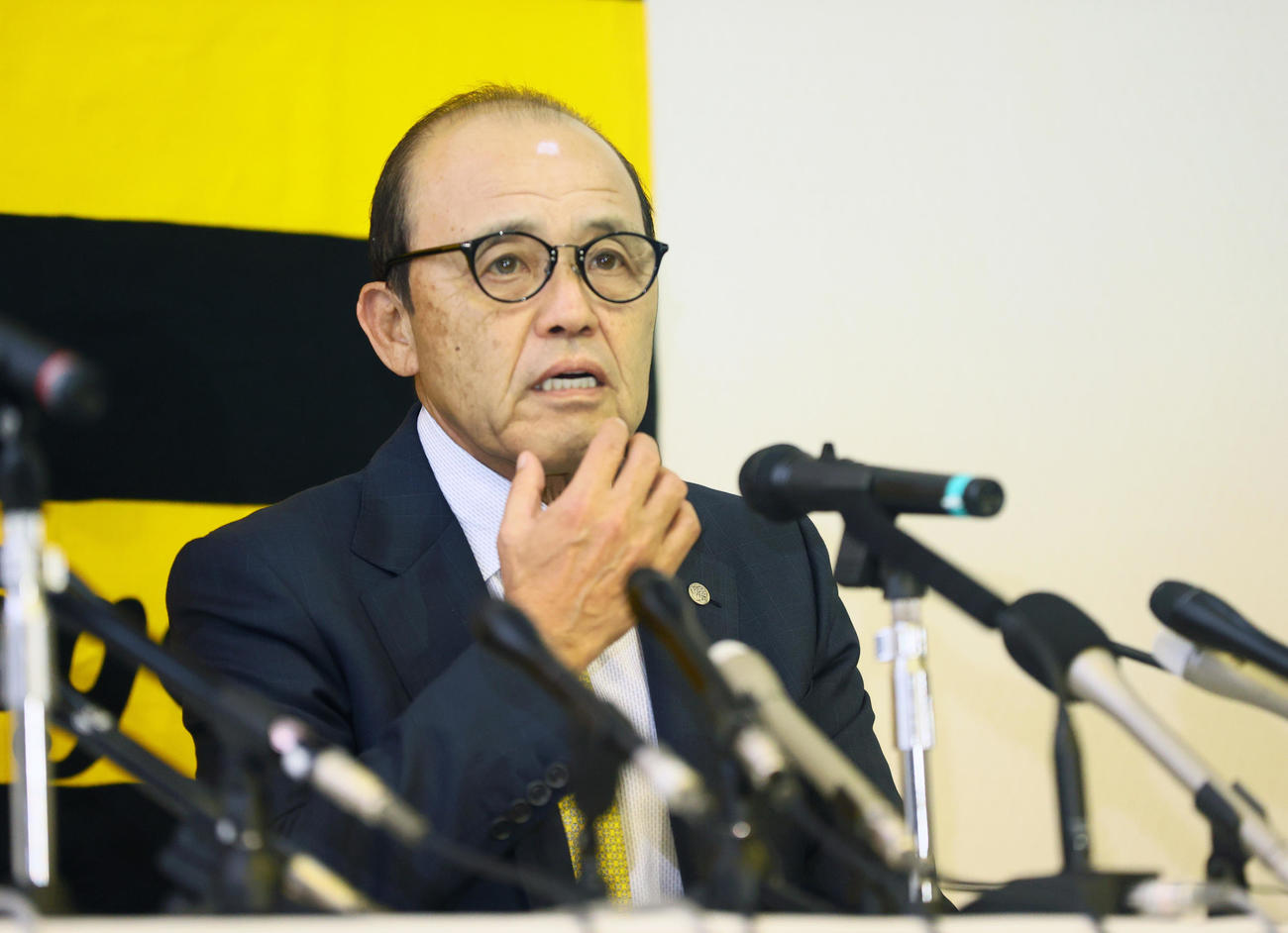 オーナー報告を終え会見する阪神岡田監督（撮影・上山淳一）