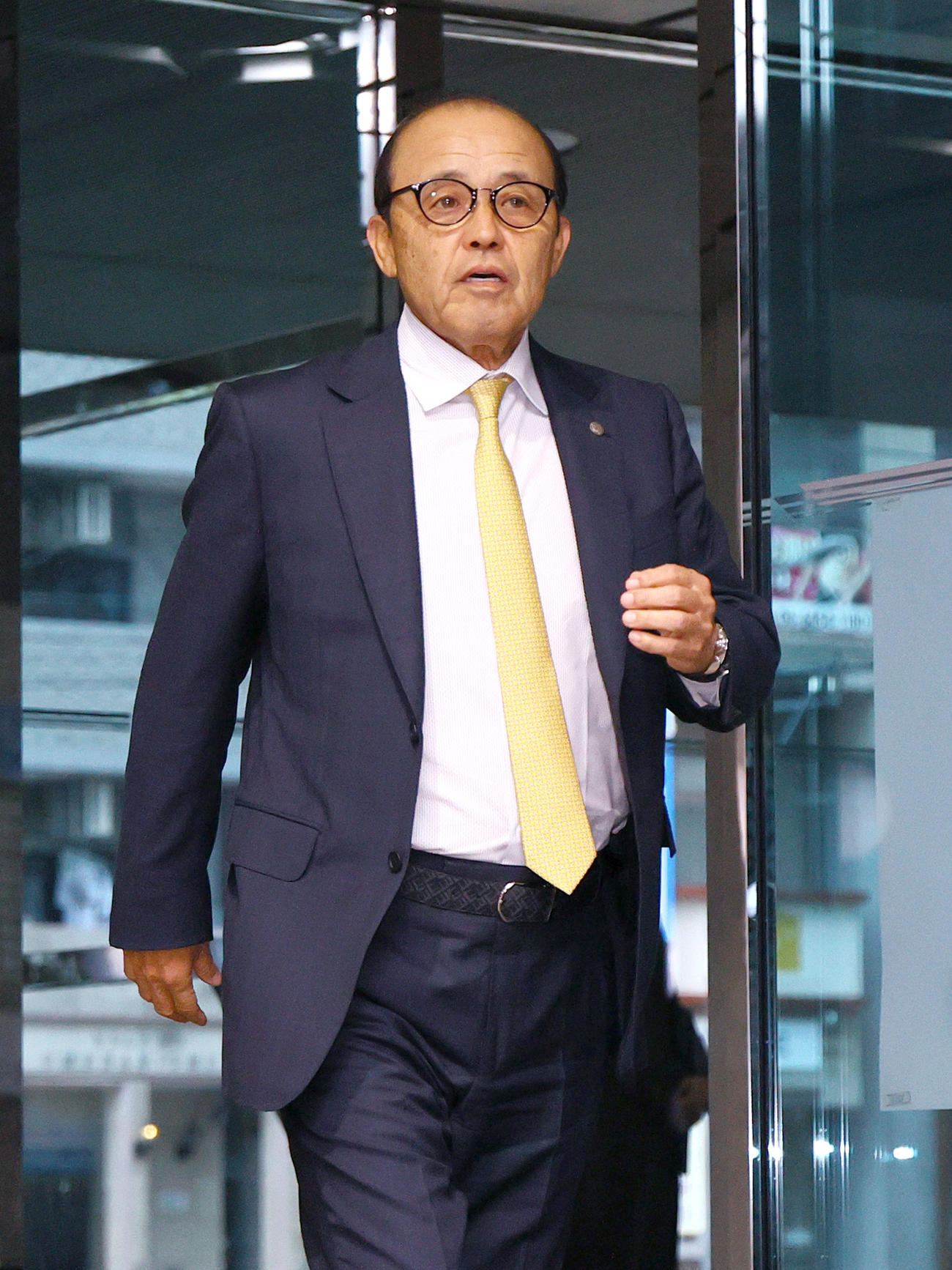 今季全日程を終え、オーナー報告で阪神電鉄本社を訪れた阪神岡田監督（撮影・上山淳一）