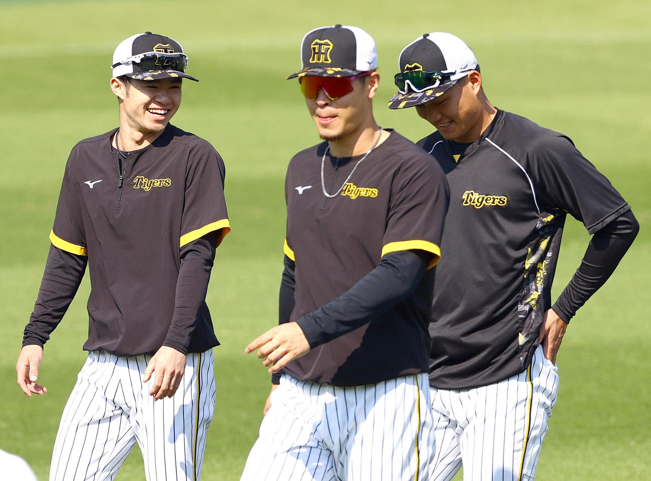 阪神中野拓夢、佐藤輝明、森下翔太（2023年10月25日撮影）