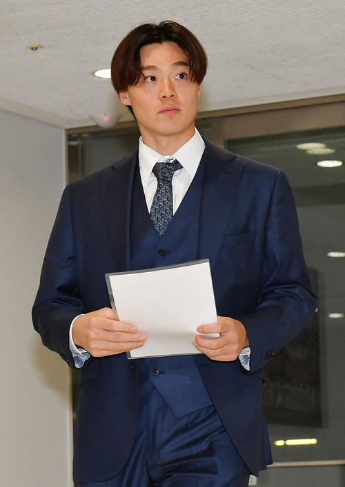 山﨑福也 202311070000225-w500_0.jpg