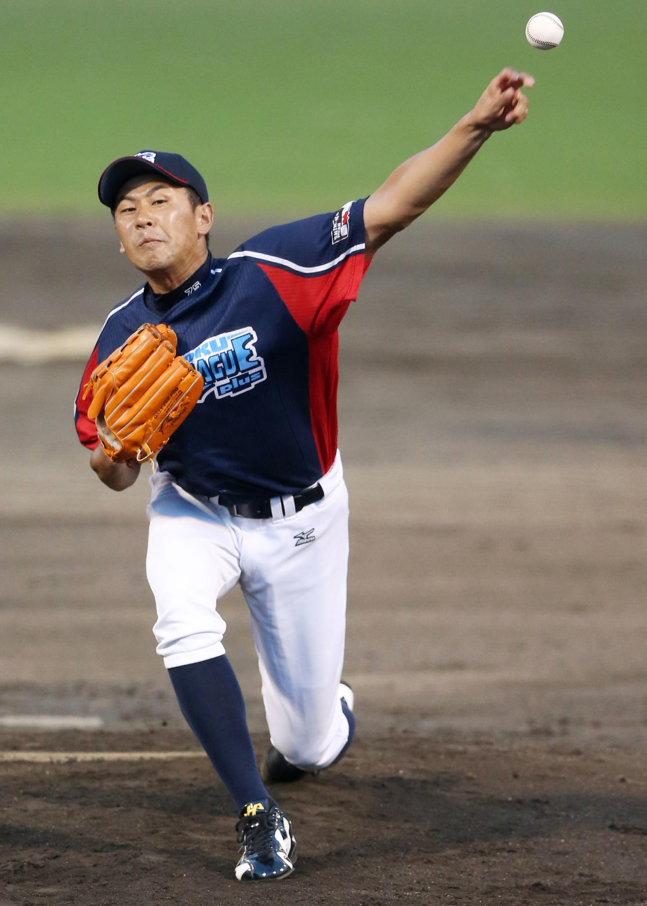 四国アイランドリーグのオープン戦で力投する正田（15年7月撮影）