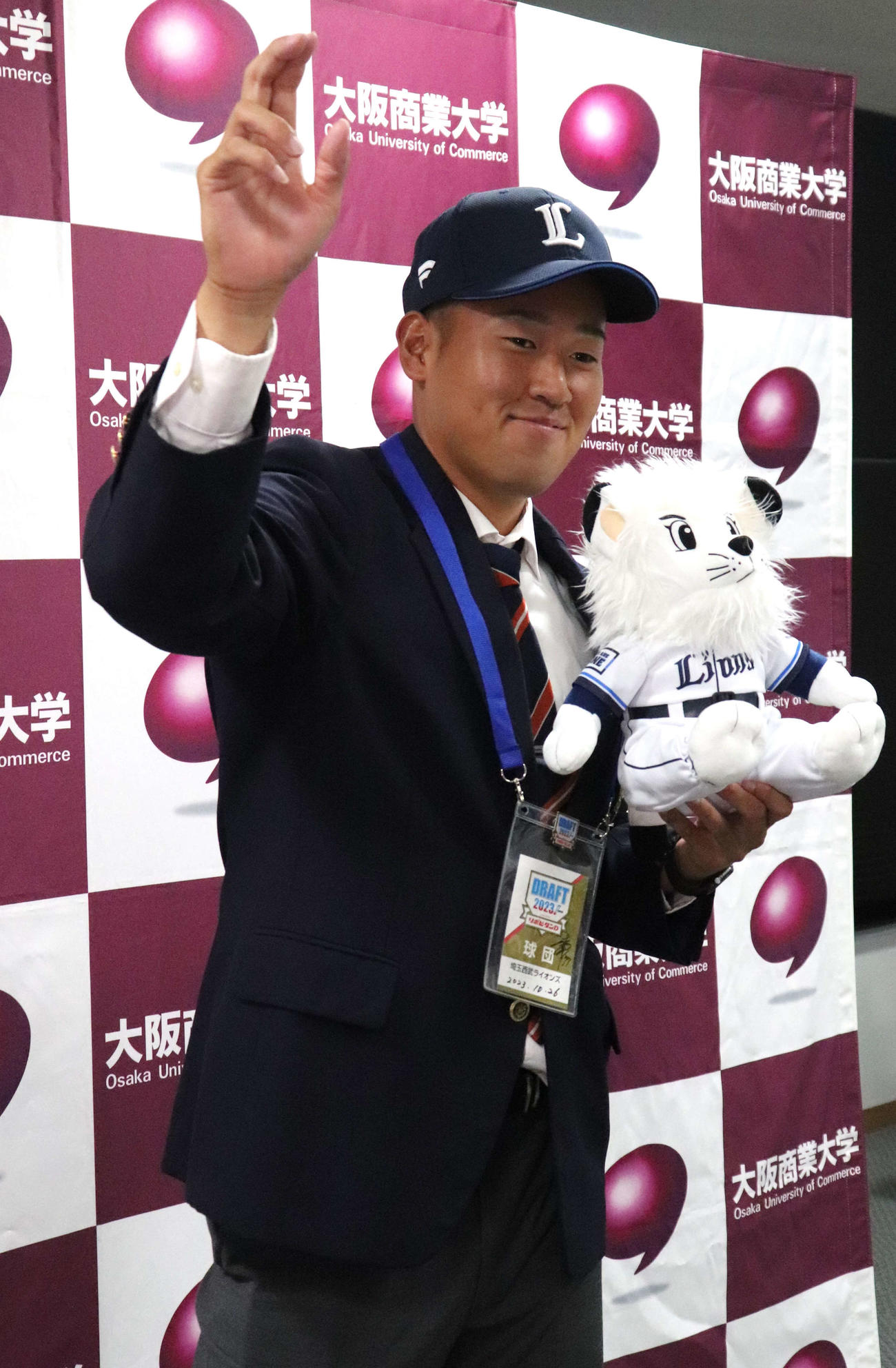 指名あいさつを受けた、西武ドラフト2位の大商大・上田大河