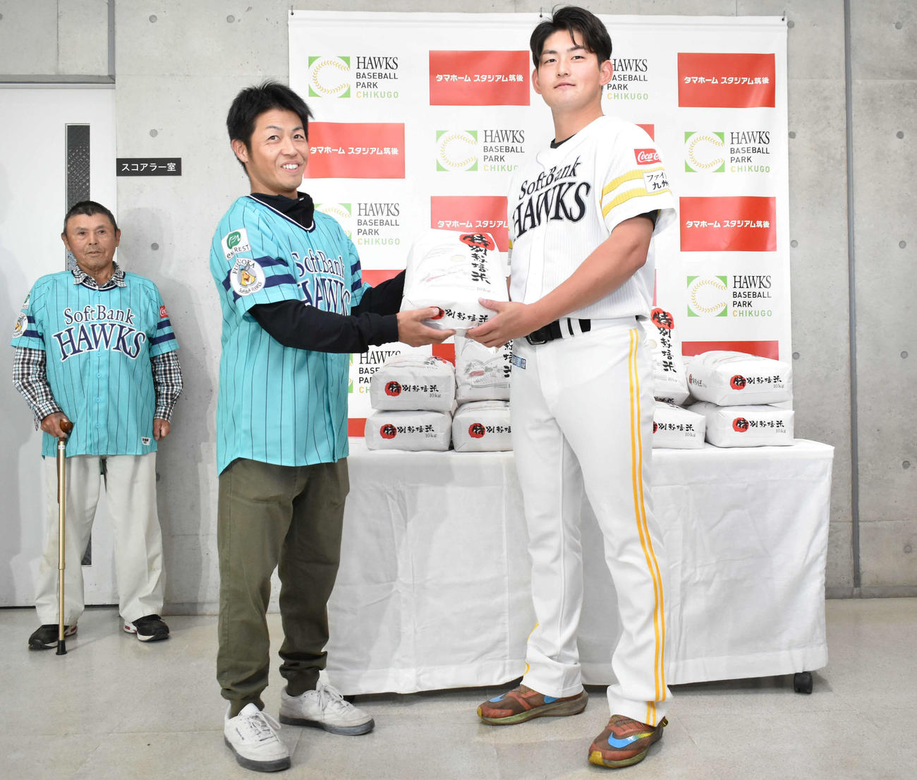 新米贈呈式に出席した風間（撮影・只松憲）