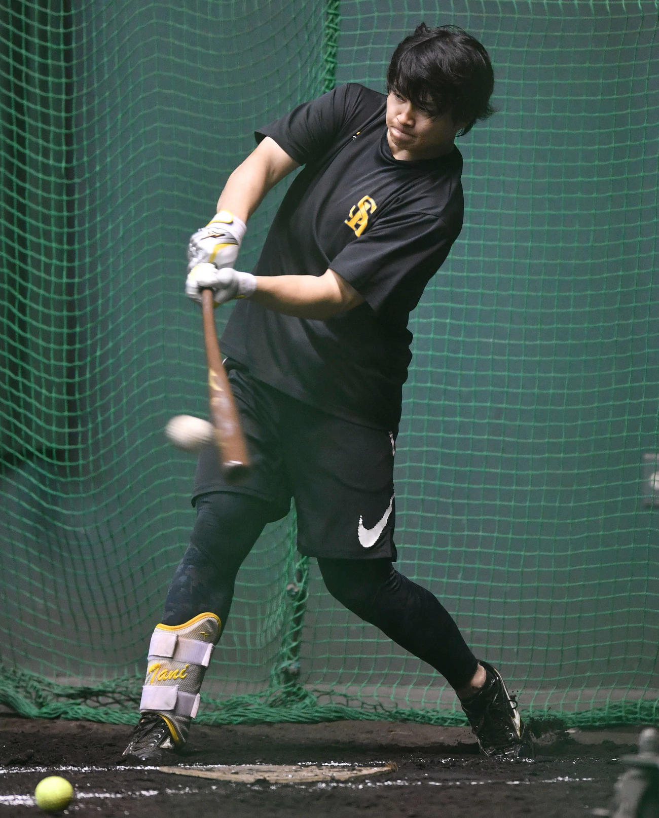 マシン打撃を行う谷川原（撮影・岩下翔太）