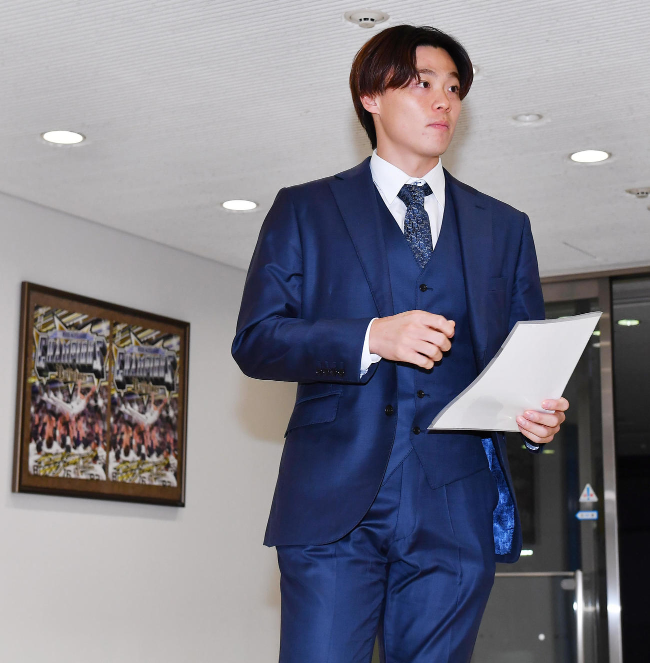 オリックス球団事務所を訪れた山崎福（撮影・清水貴仁）