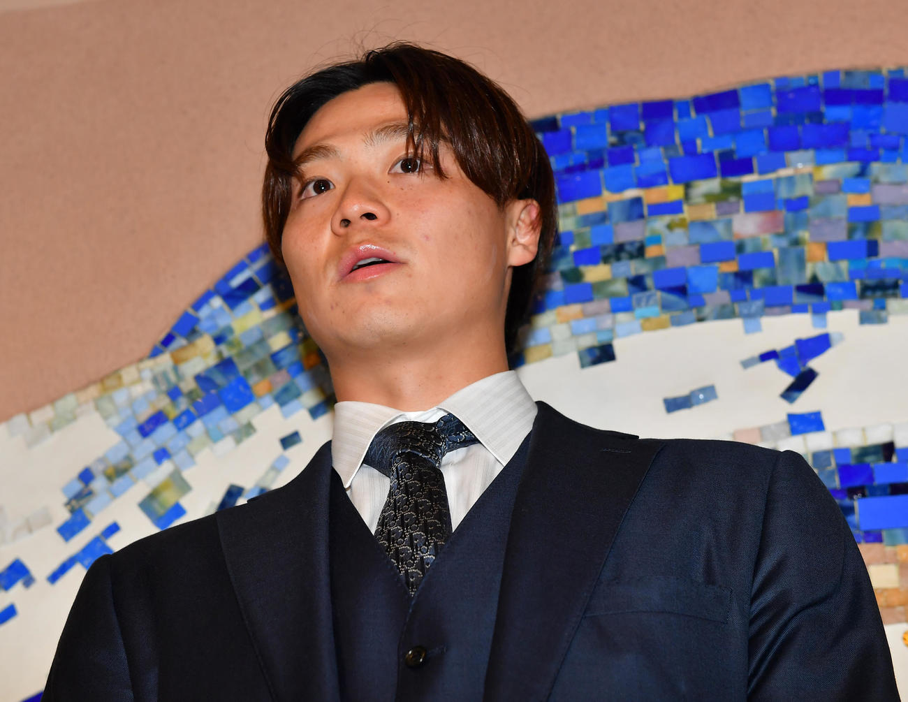 球団に書類を提出しFA宣言を行ったオリックス山崎福（撮影・清水貴仁）
