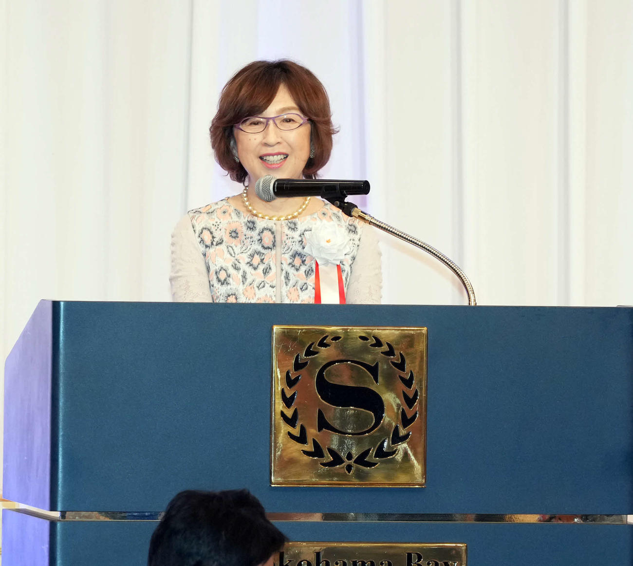 会の冒頭であいさつをするDeNA南場オーナー（撮影・たえ見朱実）