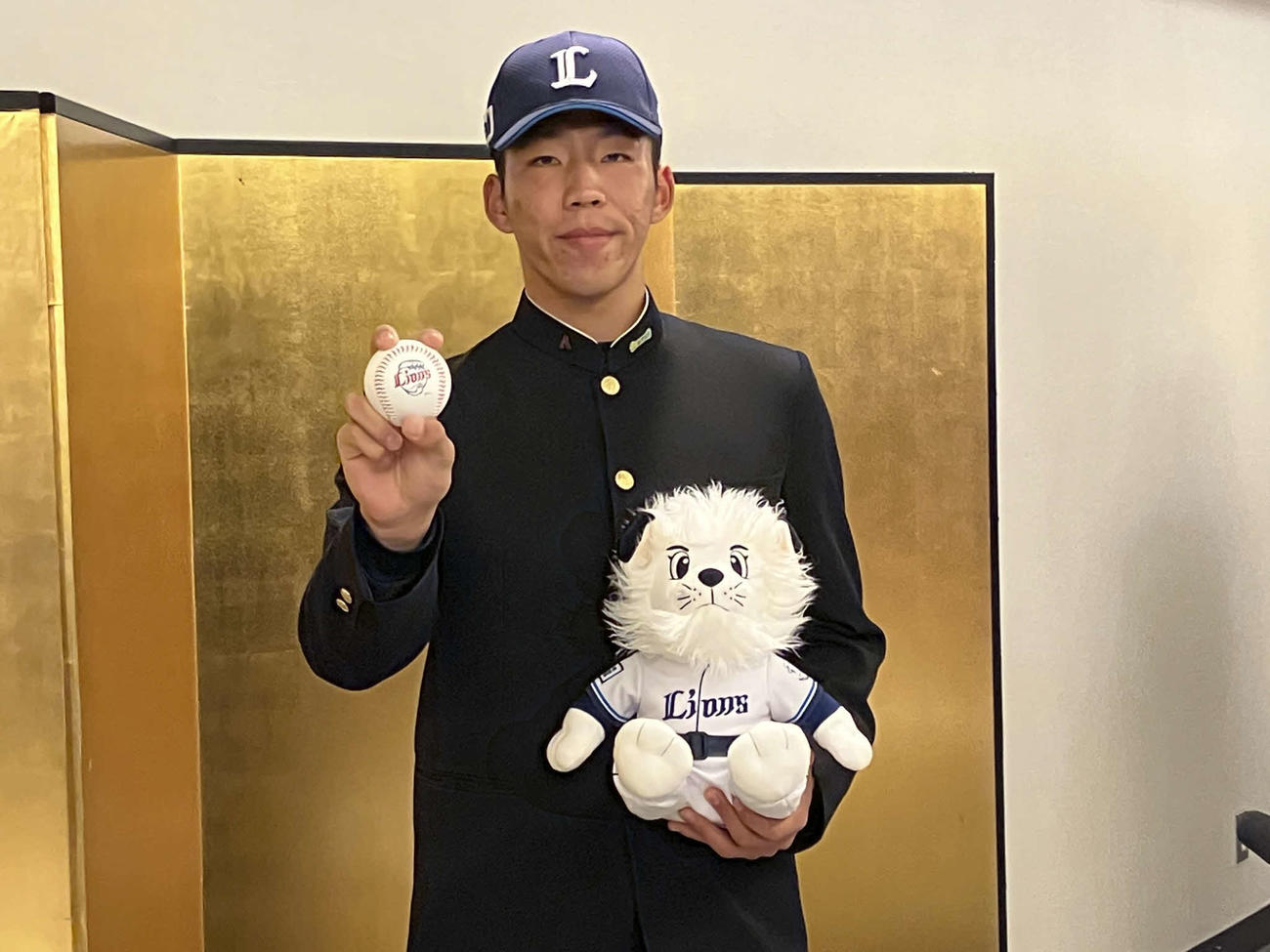 西武と仮契約を結んだ弘前工・成田晴風投手（球団提供）