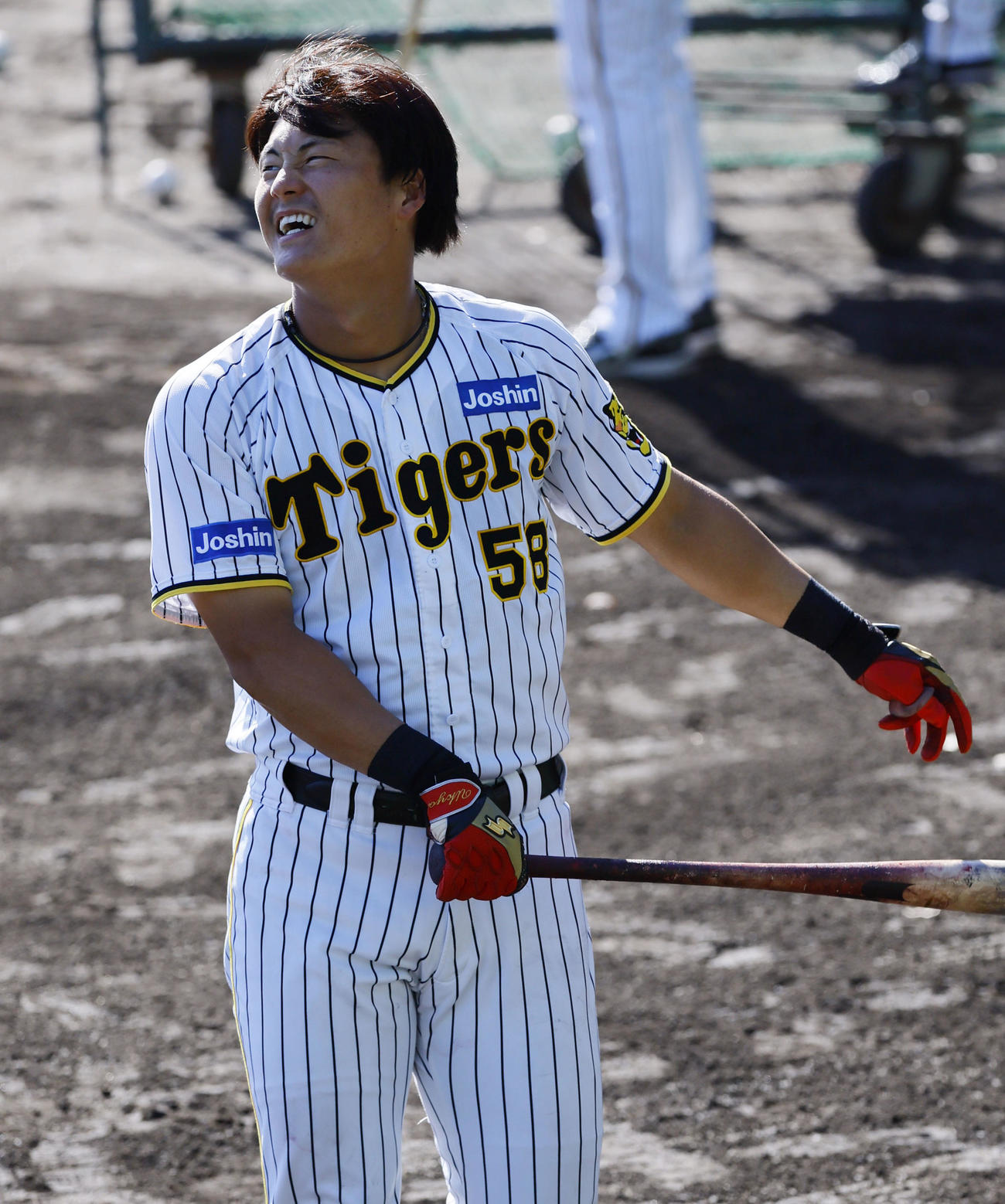阪神秋季キャンプ　ロングティーで汗を流す阪神前川（撮影・藤尾明華）
