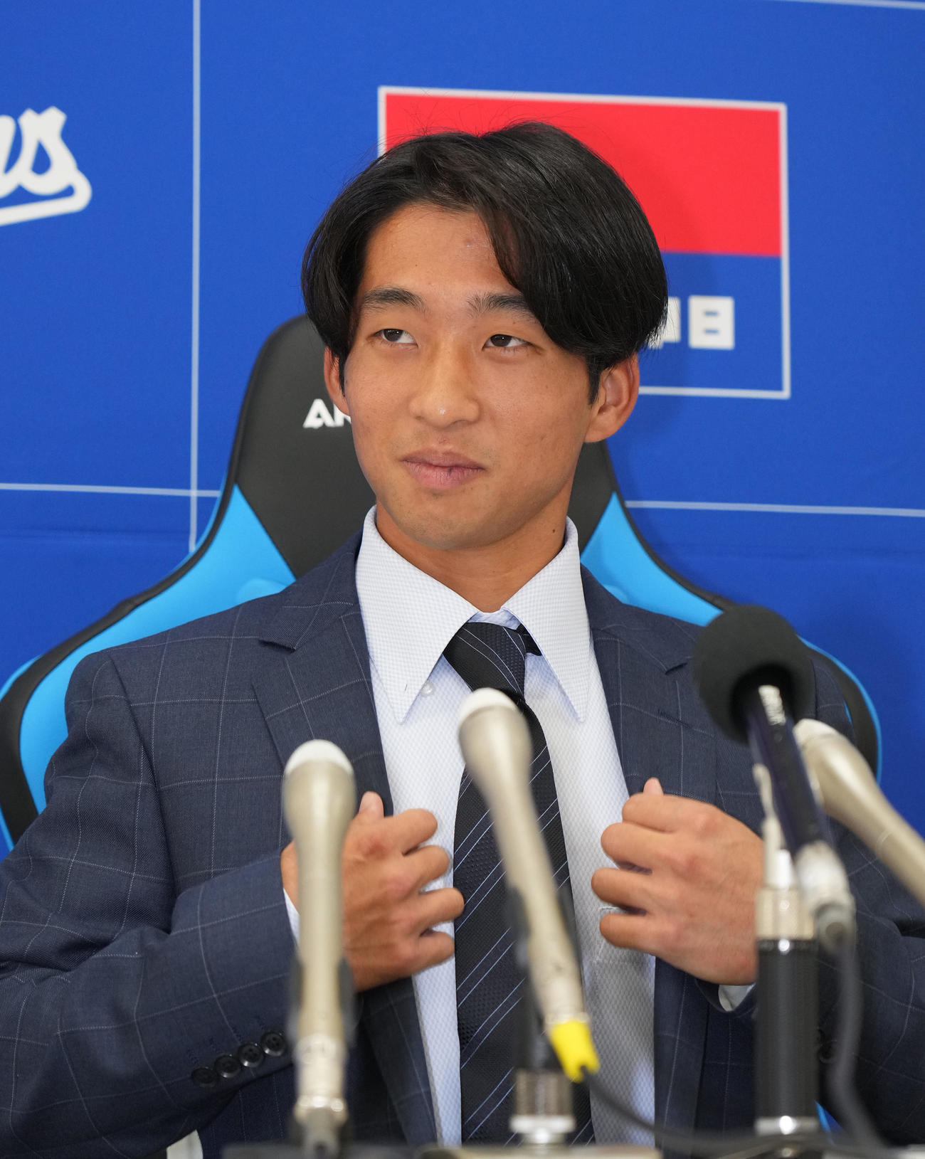 契約更改を終え会見する田中（撮影・森本幸一）